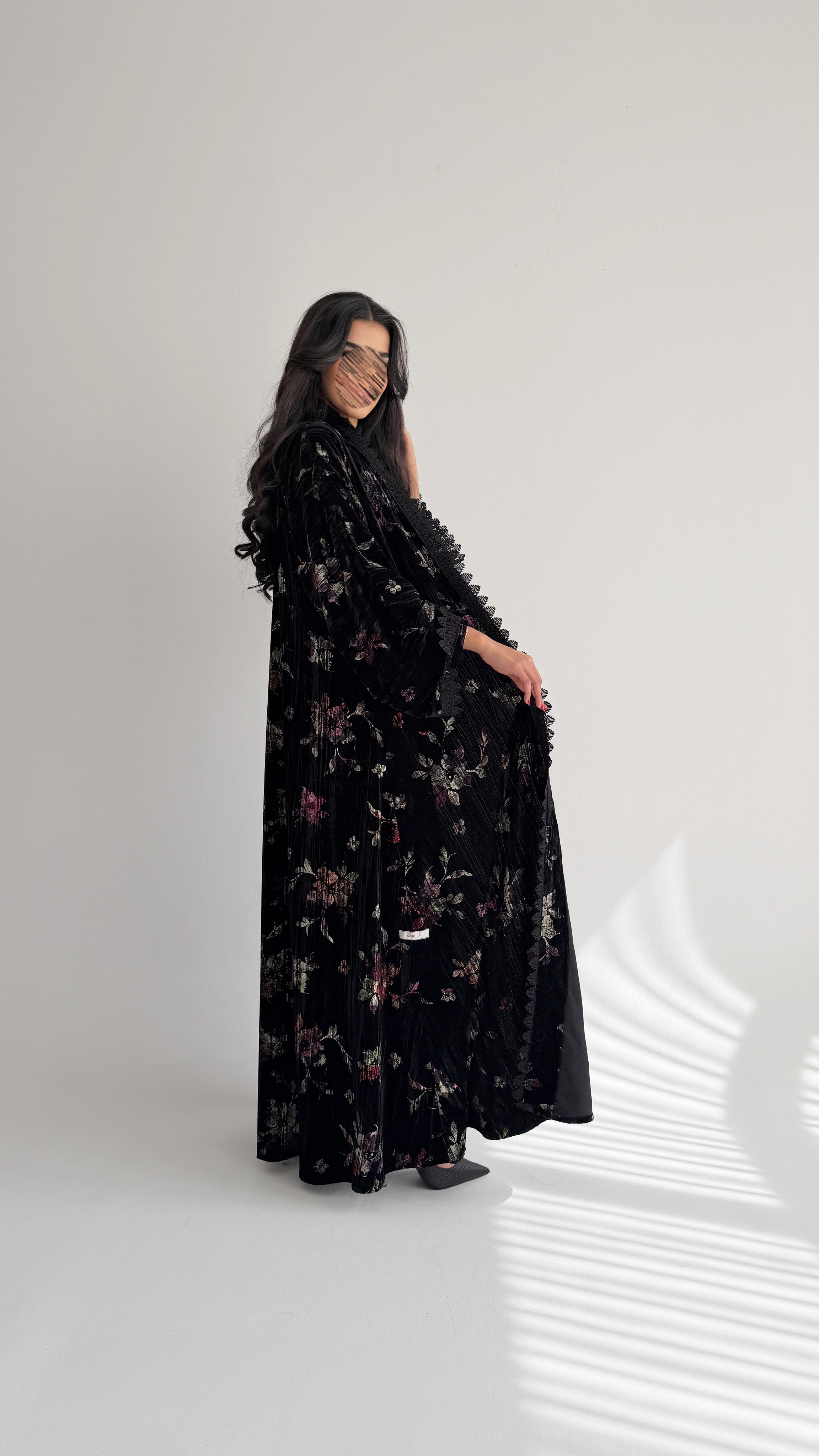 MWE104 عباية مخمل طباعة زهور - Aya