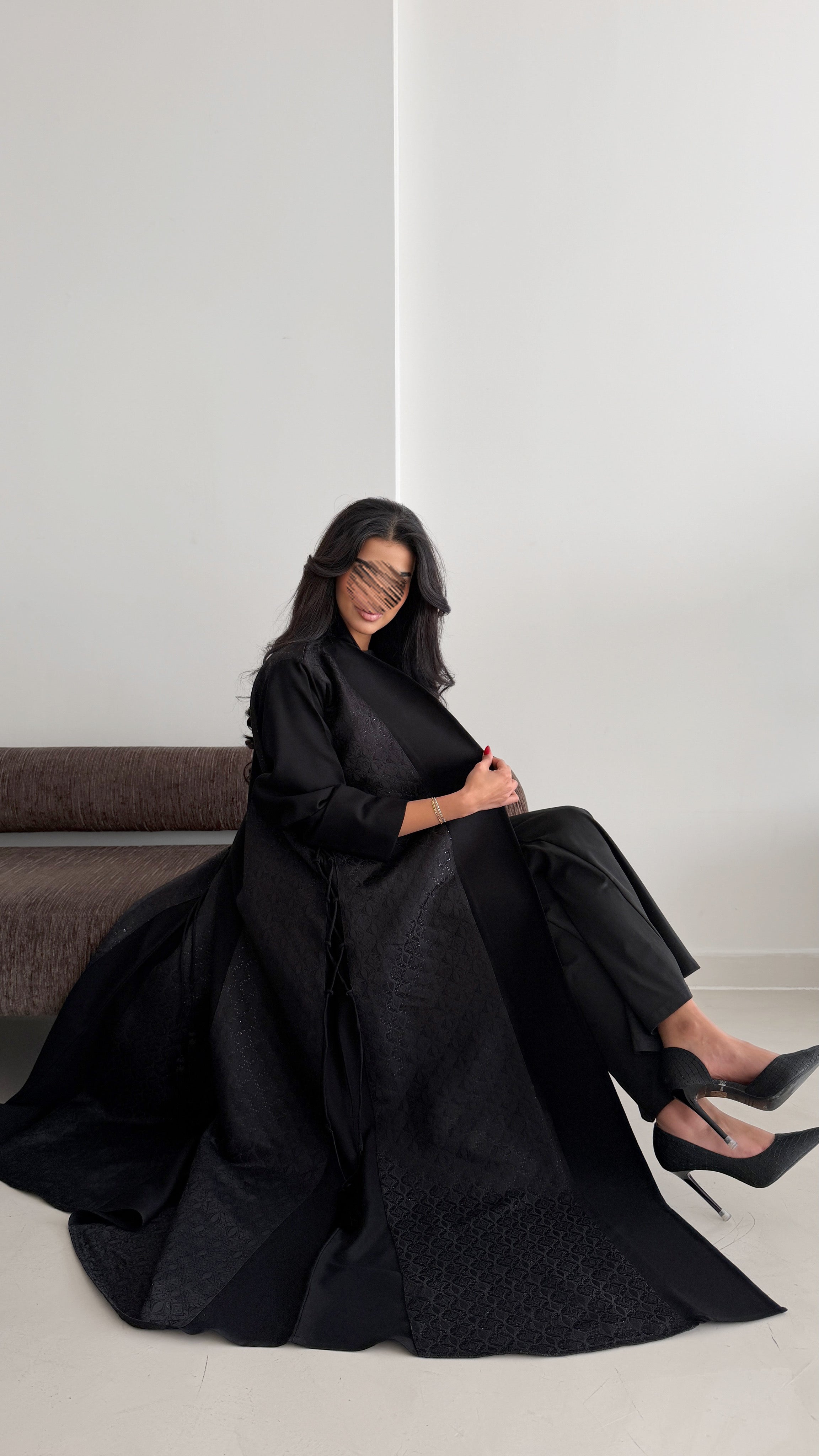 MWT1058 - عباية اسود مع تدخيله لنن مطرز - Aya