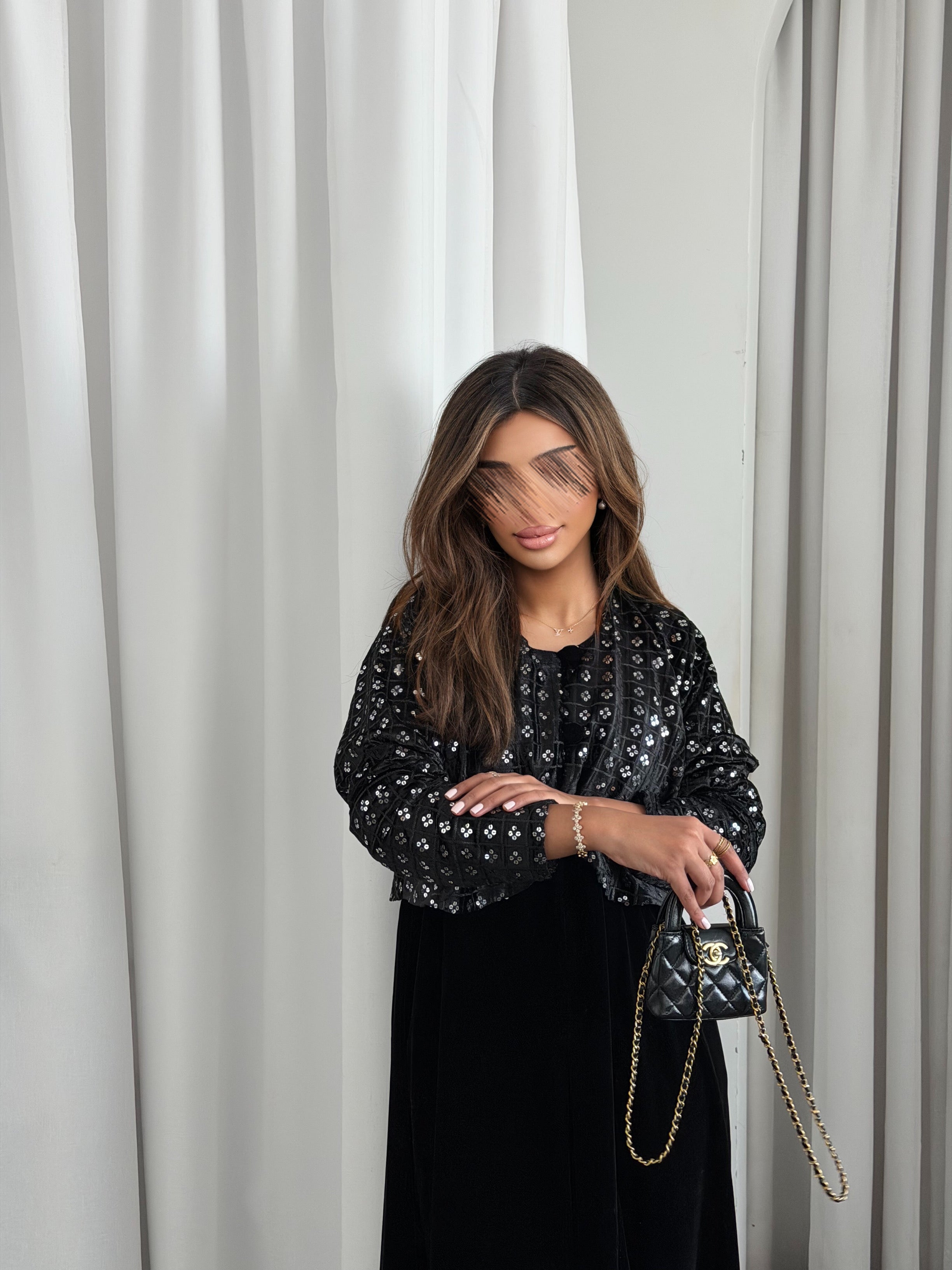 MW645 - Light Crepe Standing with Jacquard Half-Cloche