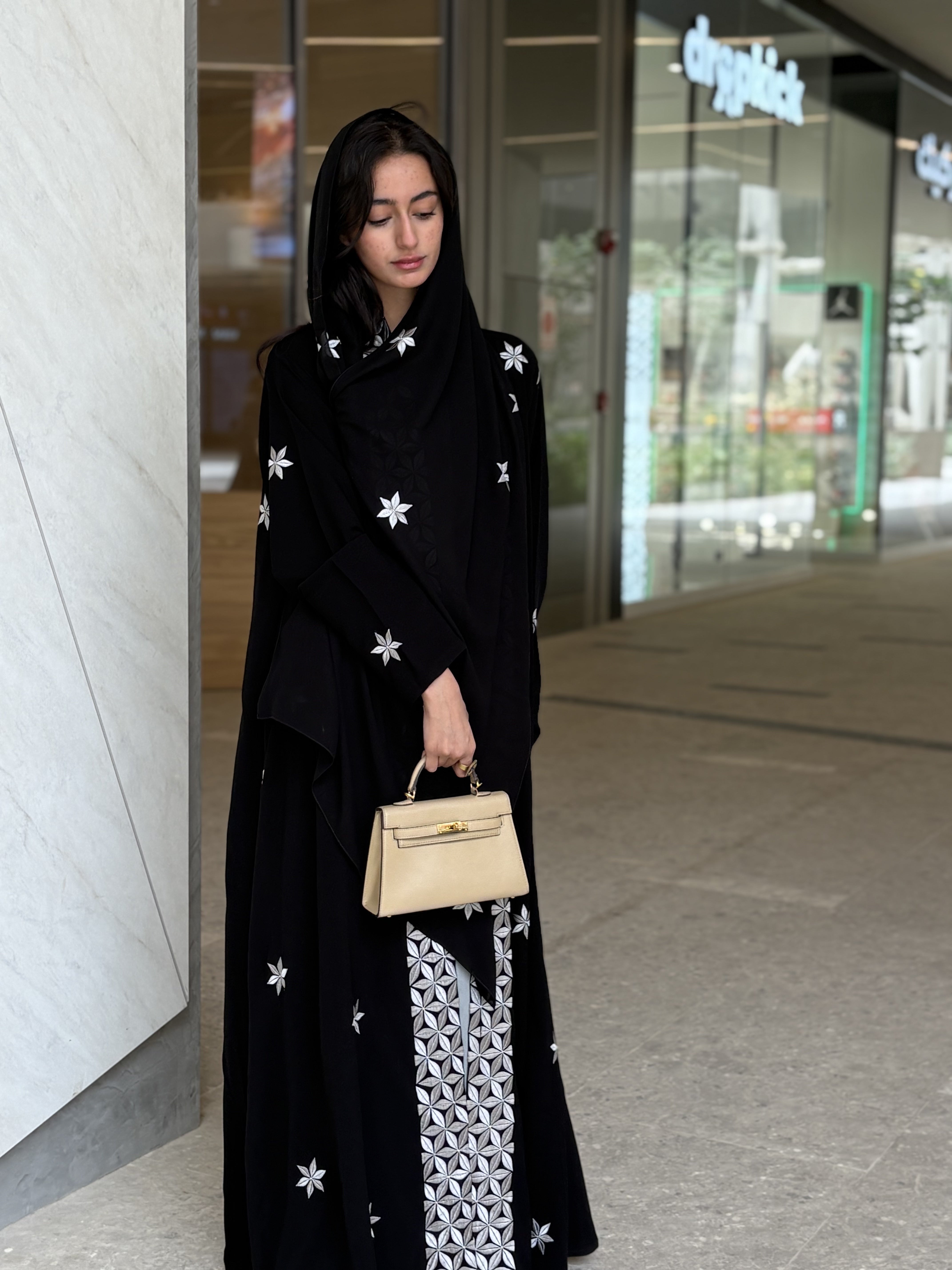 MW645 - Light Crepe Standing with Jacquard Half-Cloche