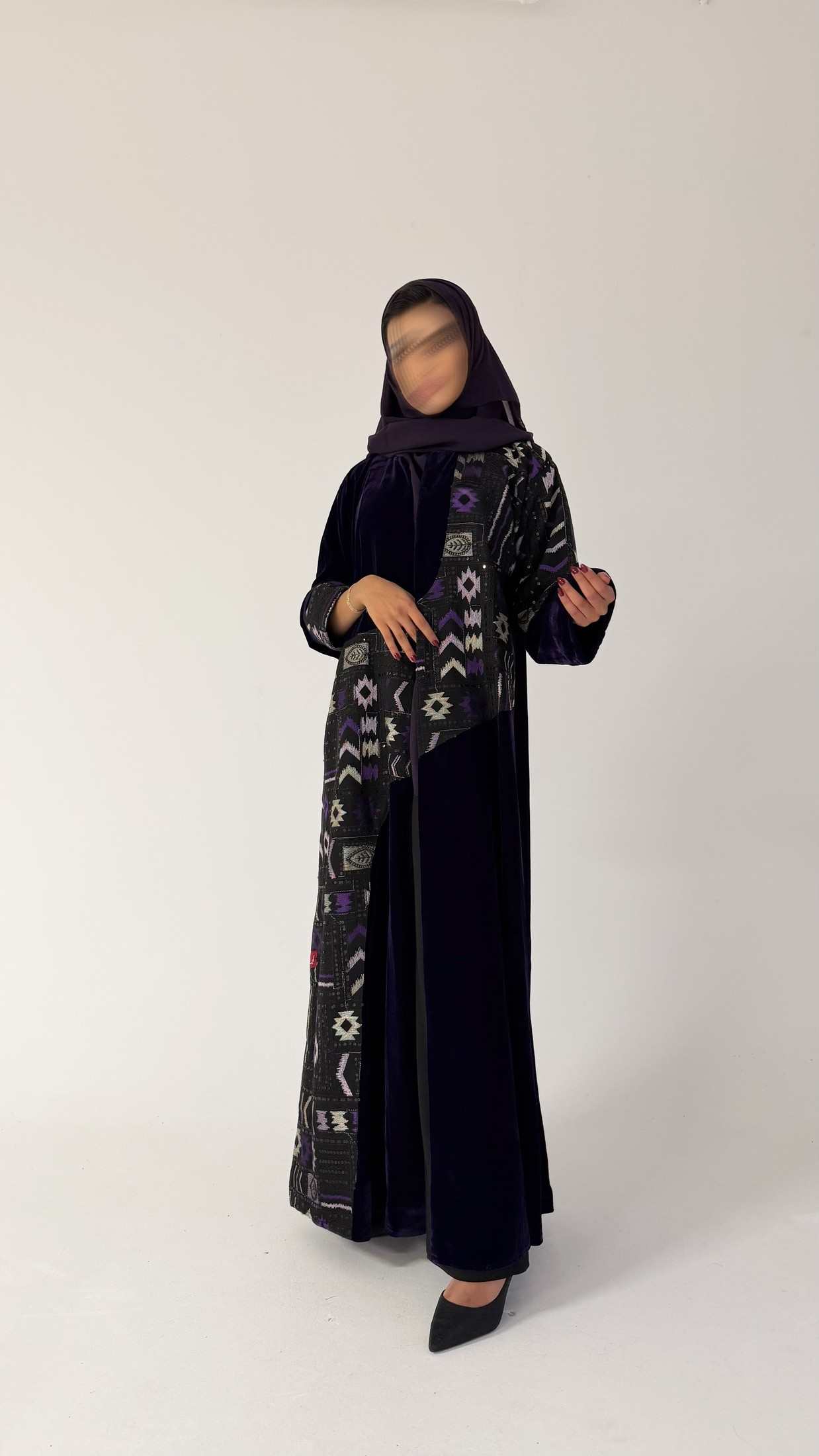 MWT544 - عباية مخمل موف مع تطريز هندي - Aya