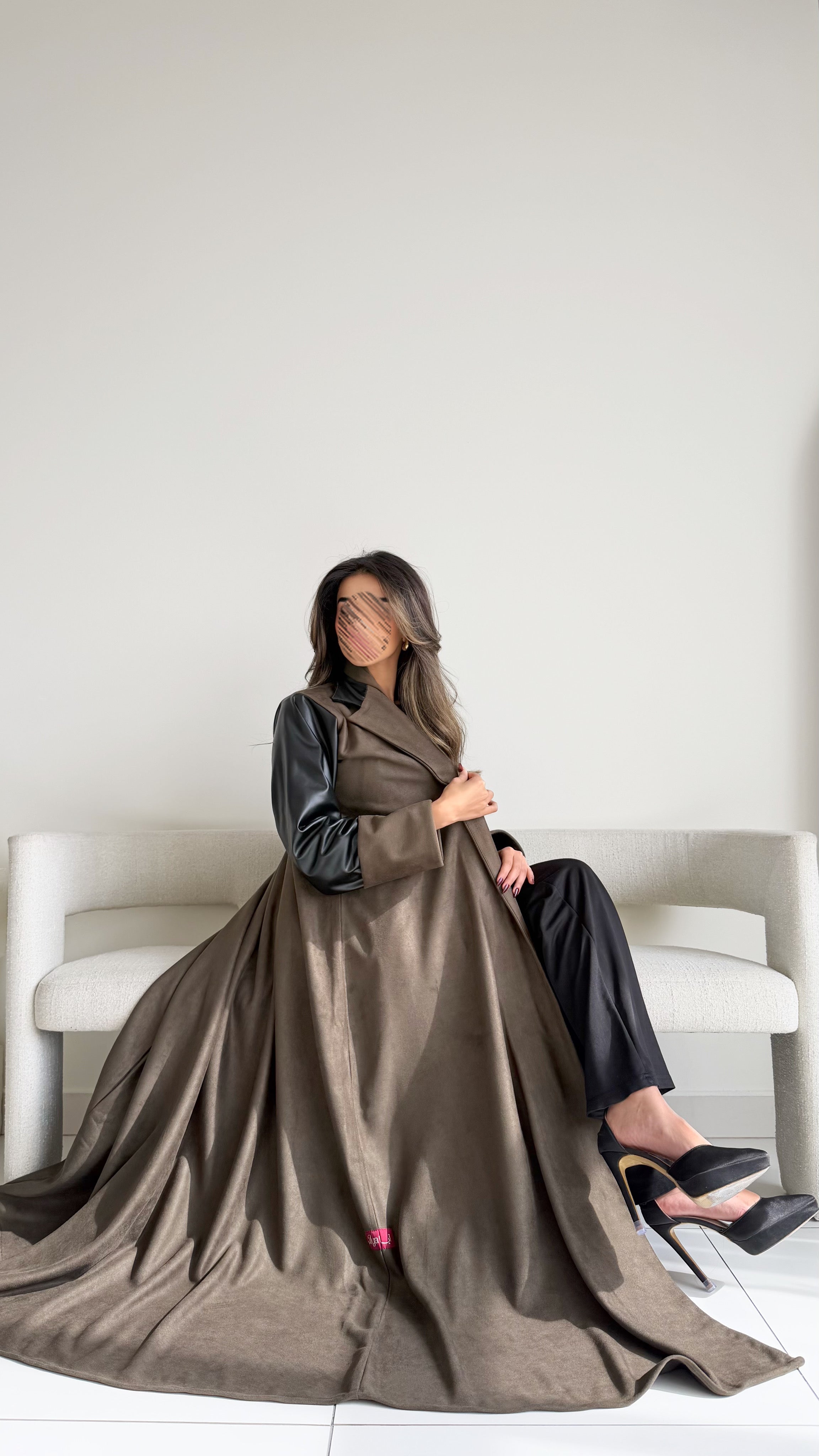 MWT670 - عباية شامواه مع تدخيلة جلد - Aya