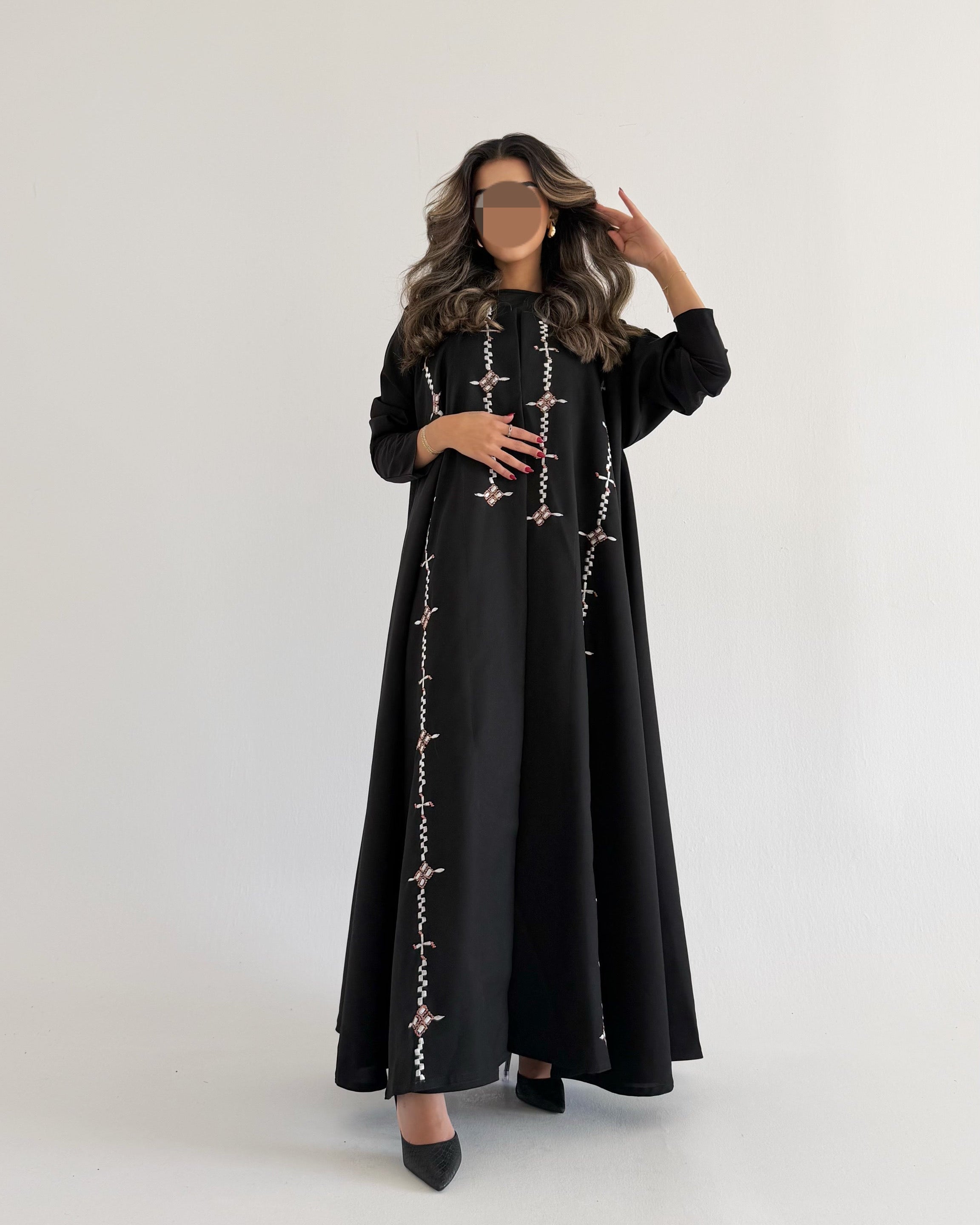 MWT640 - عباية اسود تطريز