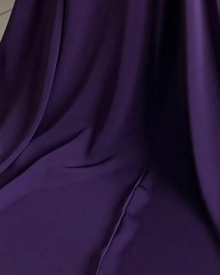 MWT5242 - عباية كريب بنفسجي مع تدخيلات بقماش ورد مطرز - Aya