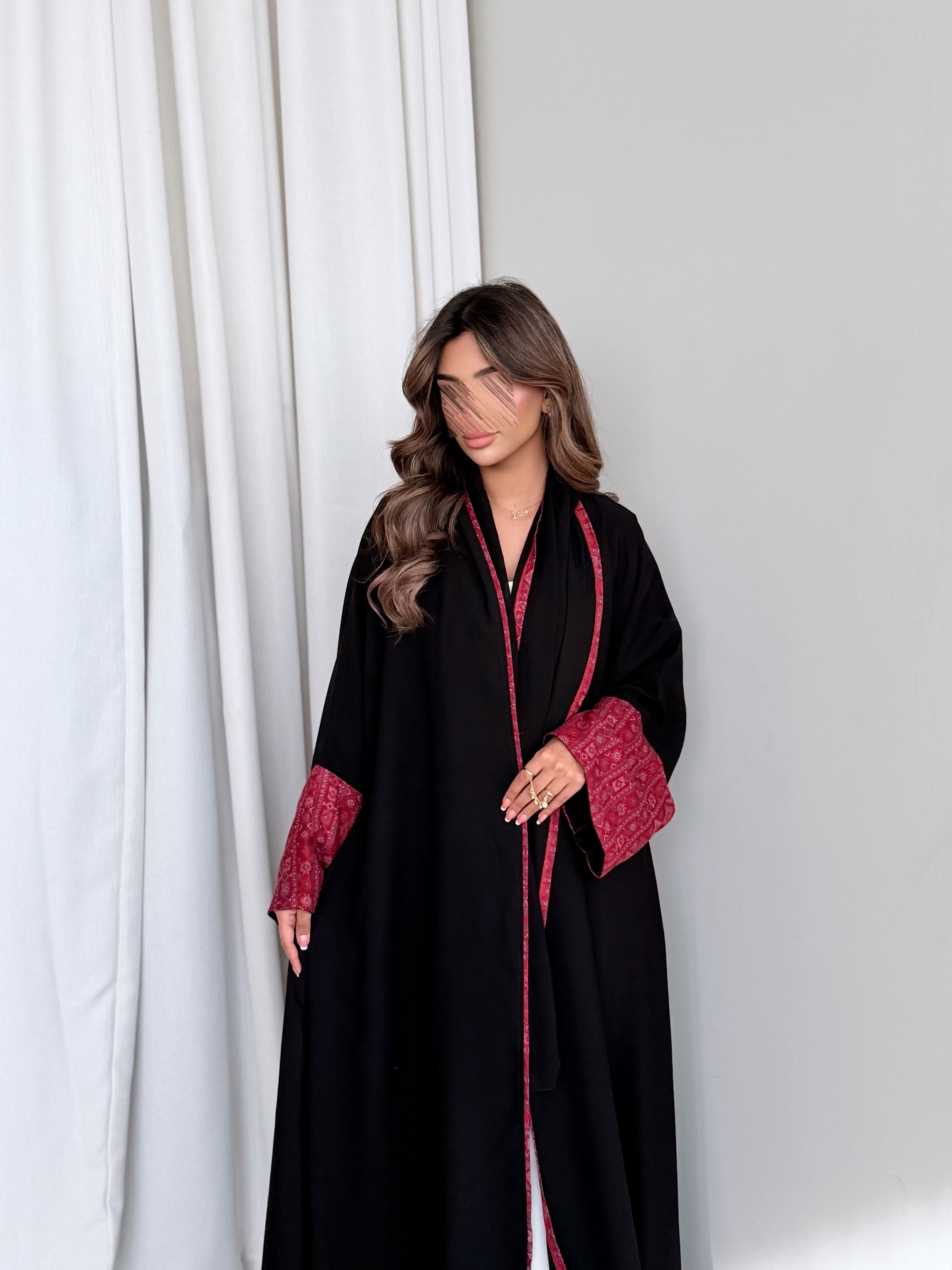 MWT784 - عباية كريب مع تدخيلة كشميري - Aya