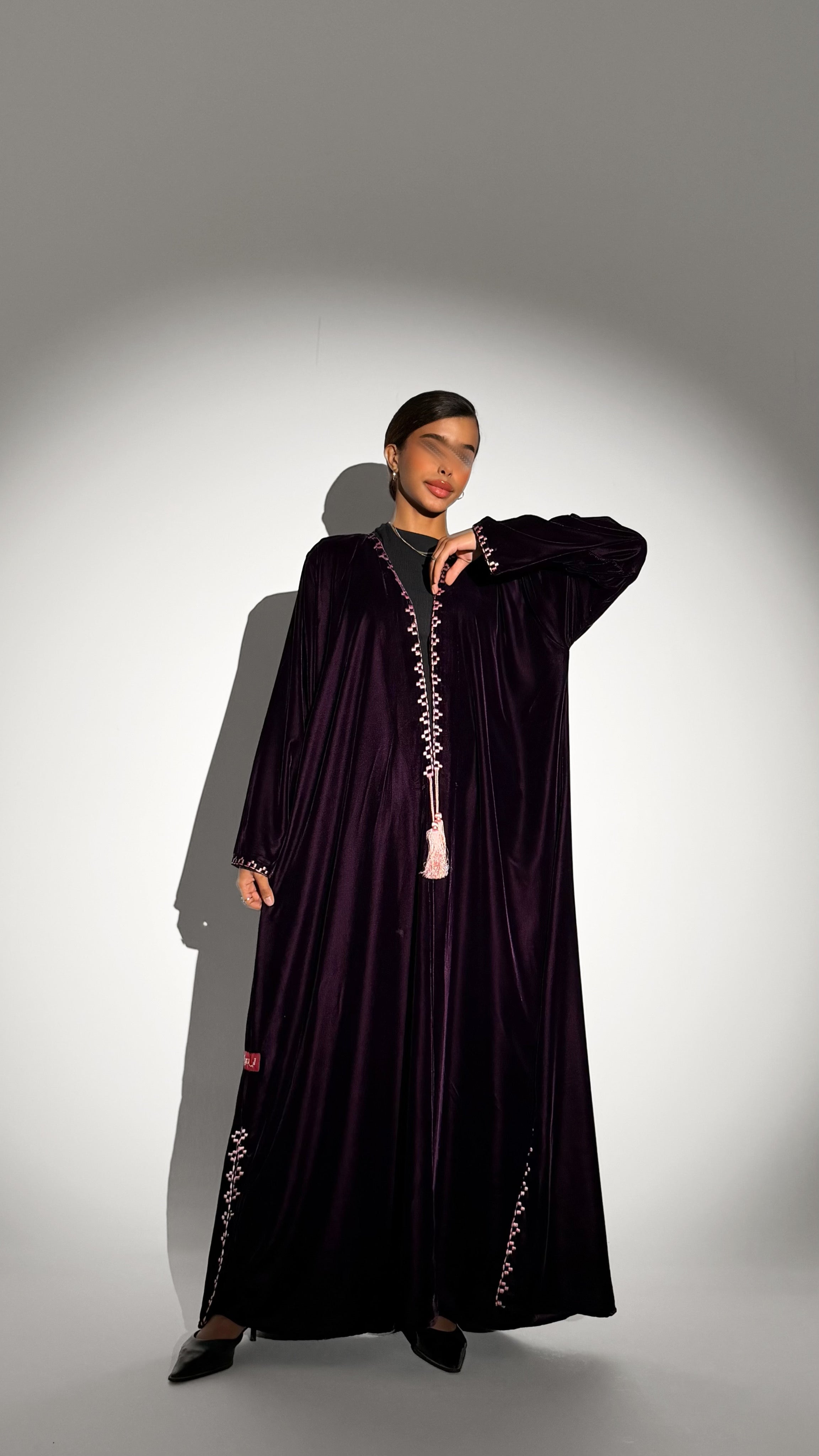 MWT865 - عباية مخمل تطريز