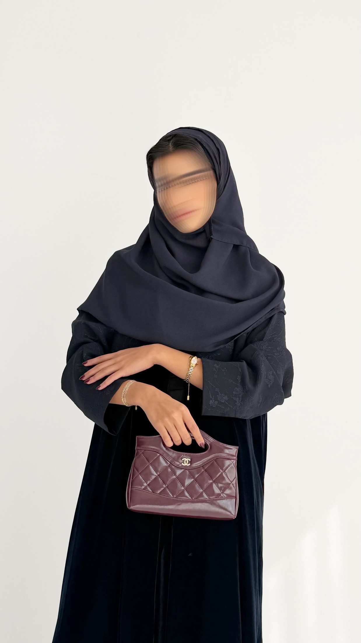 MWT881 -عباية مخمل مع تدخيلة جاكار - Aya