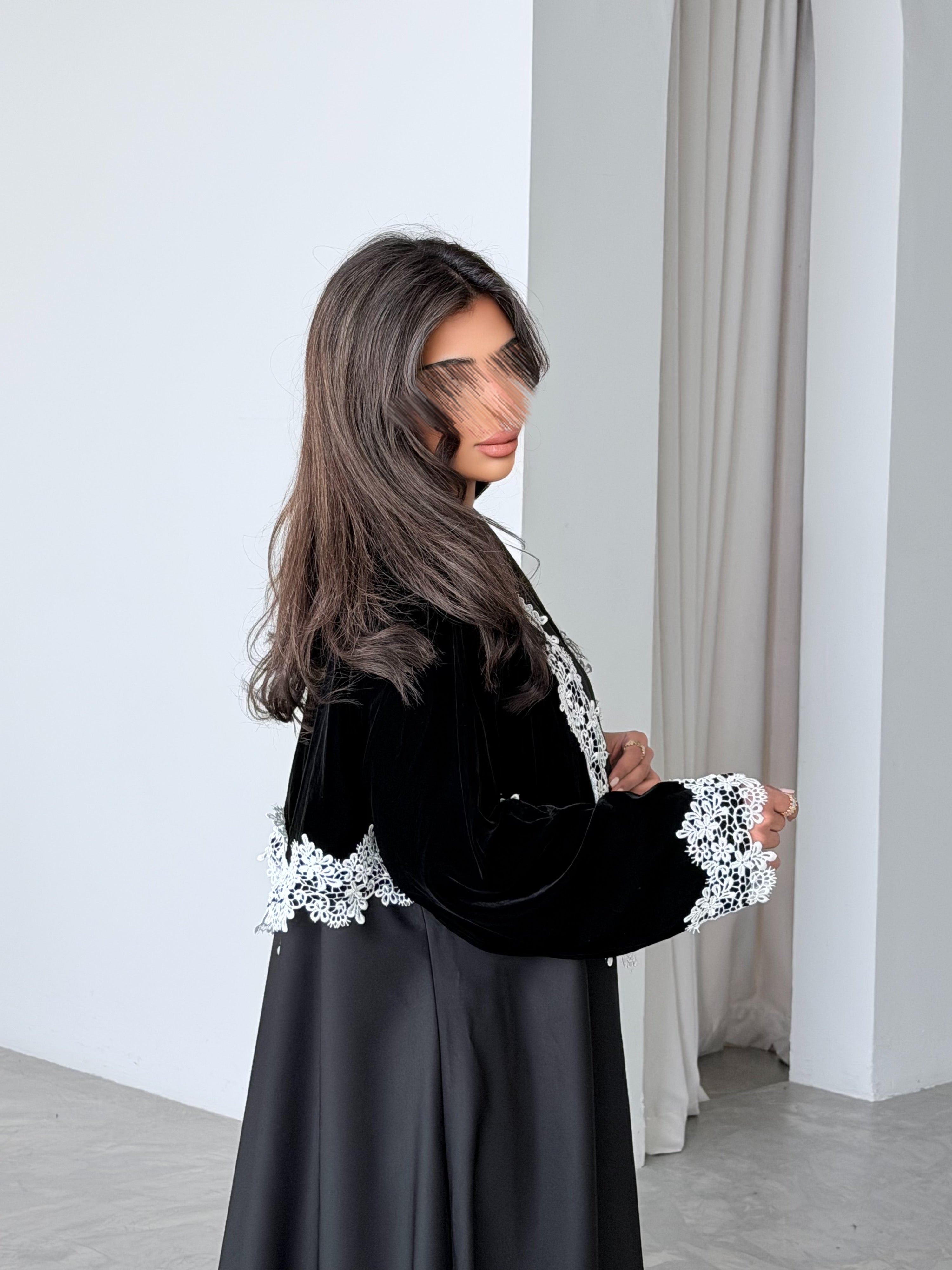 MW645 - Light Crepe Standing with Jacquard Half-Cloche