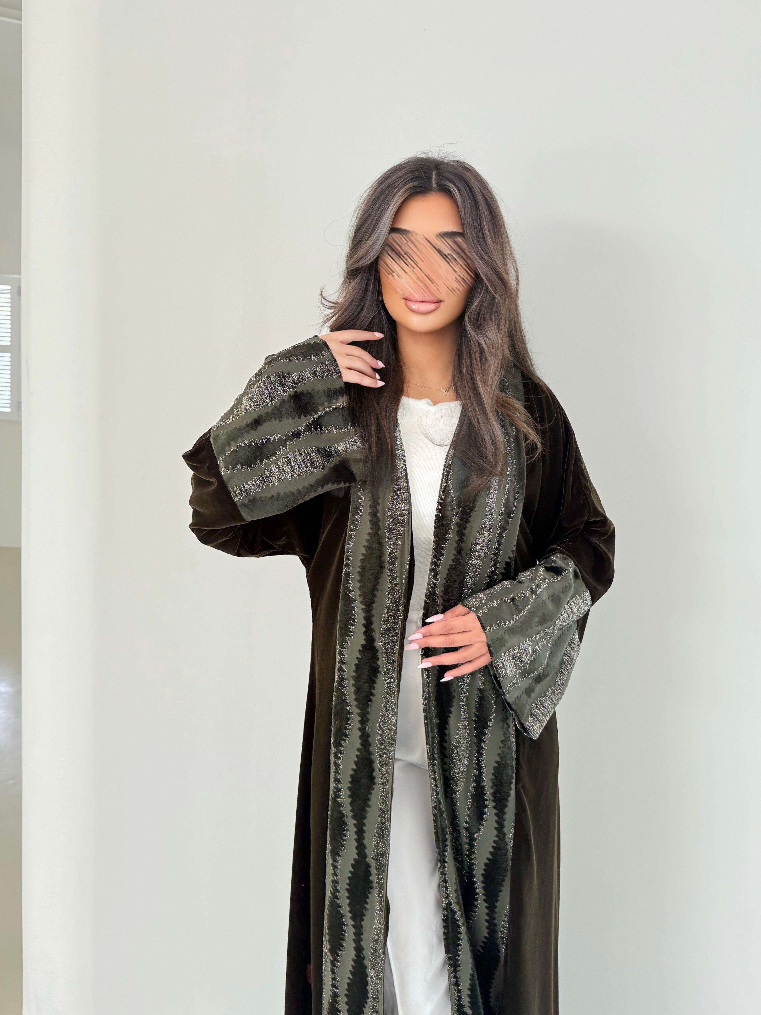 MW645 - Light Crepe Standing with Jacquard Half-Cloche