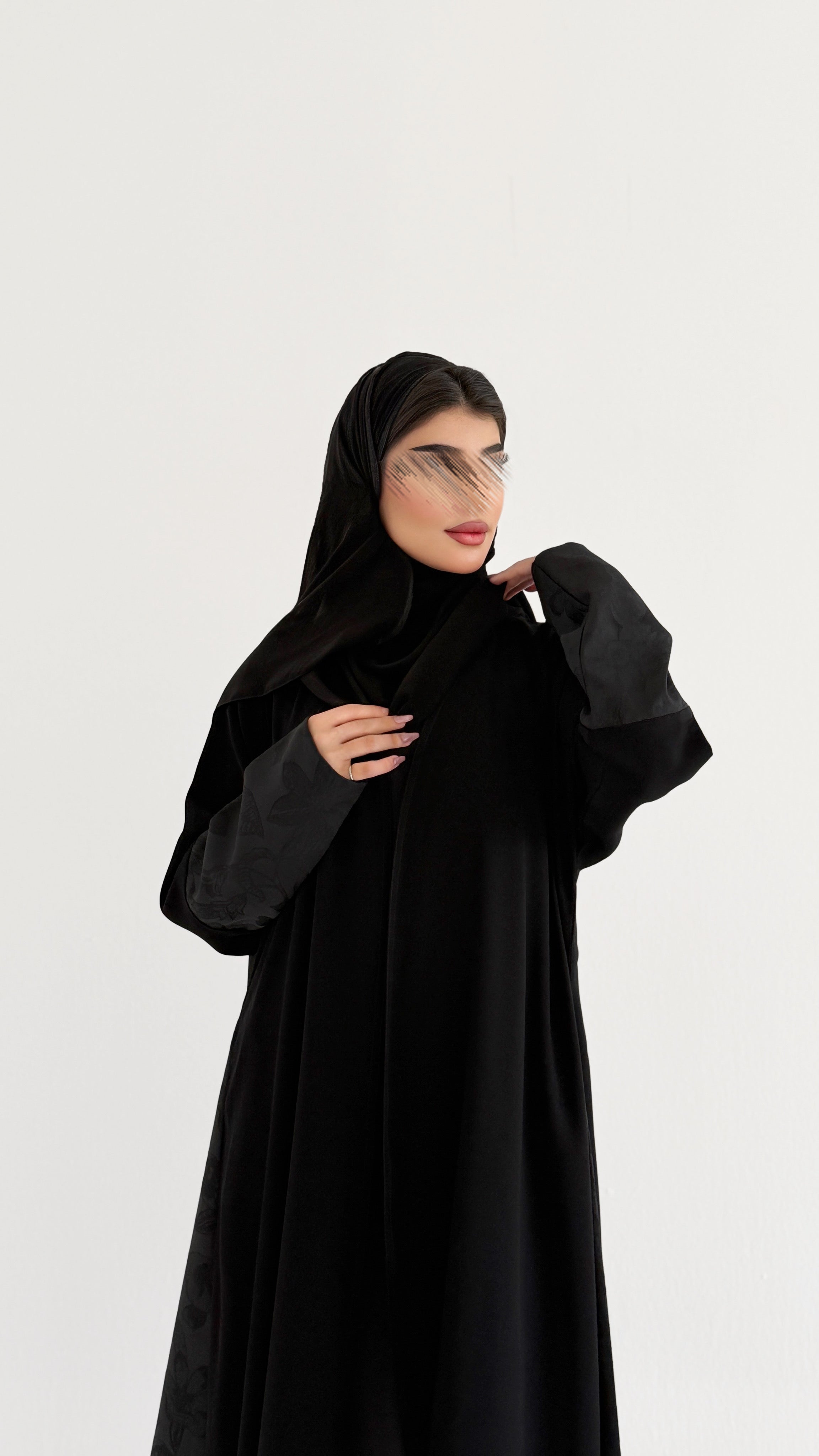 MWT1104 - عباية اسود بتدخيلة جاكار بالاكمام والجنب - Aya