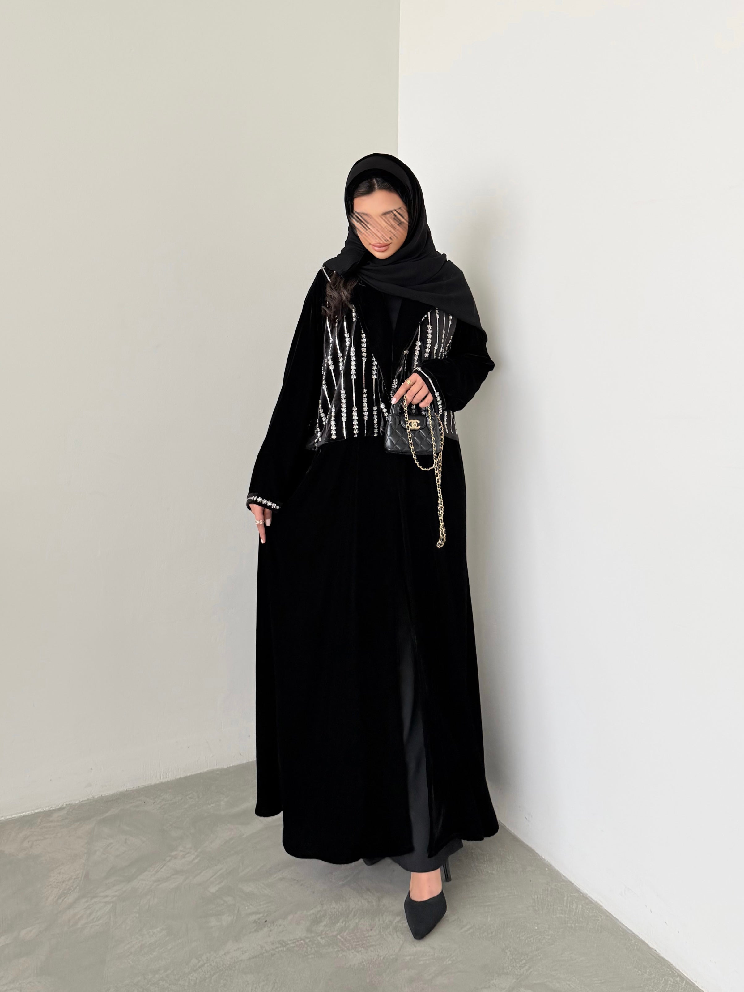 MW645 - Light Crepe Standing with Jacquard Half-Cloche