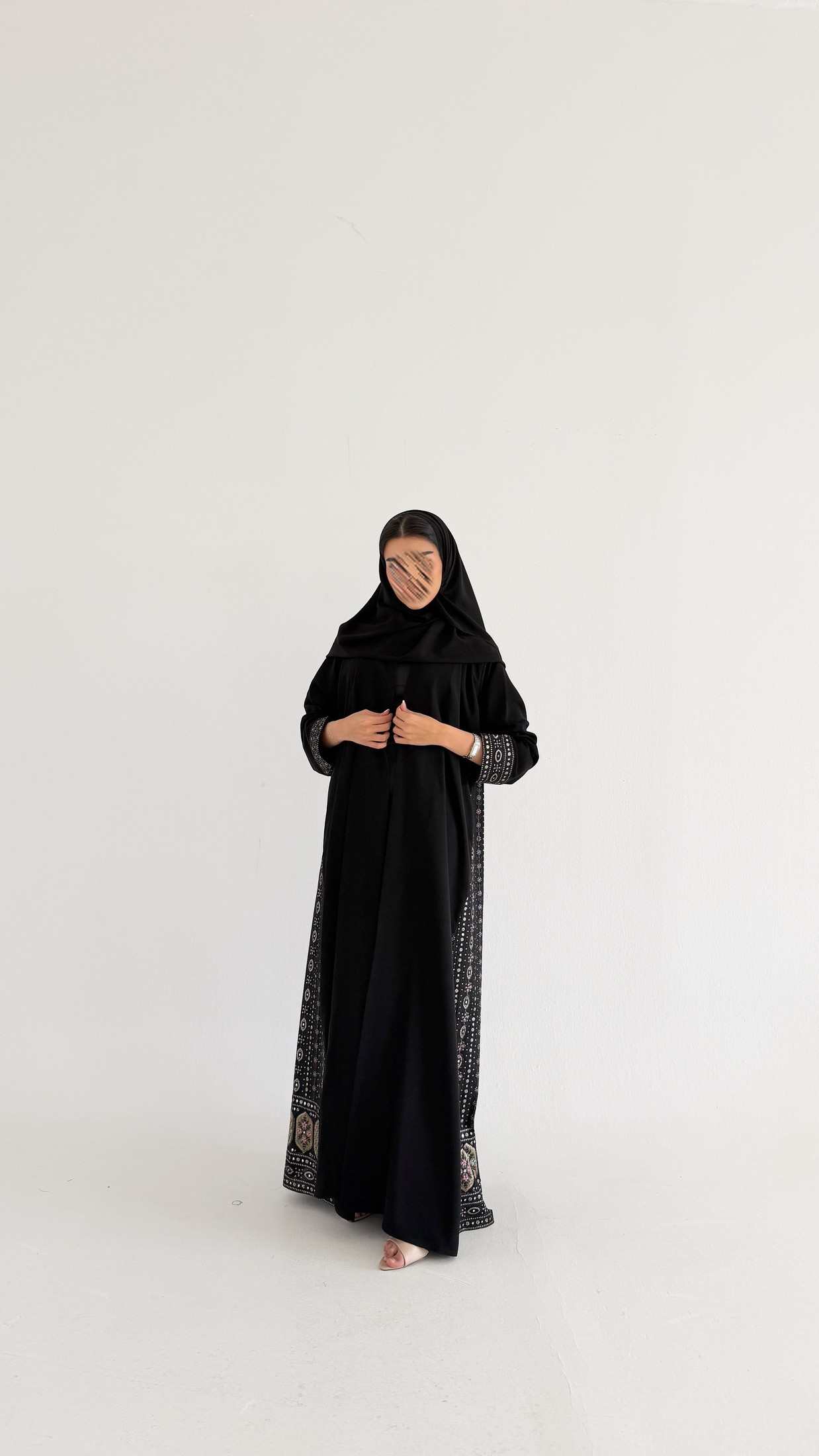 MWT5036 -قماش كريب اسود مع تطريز رمضاني قصة كلوش - Aya