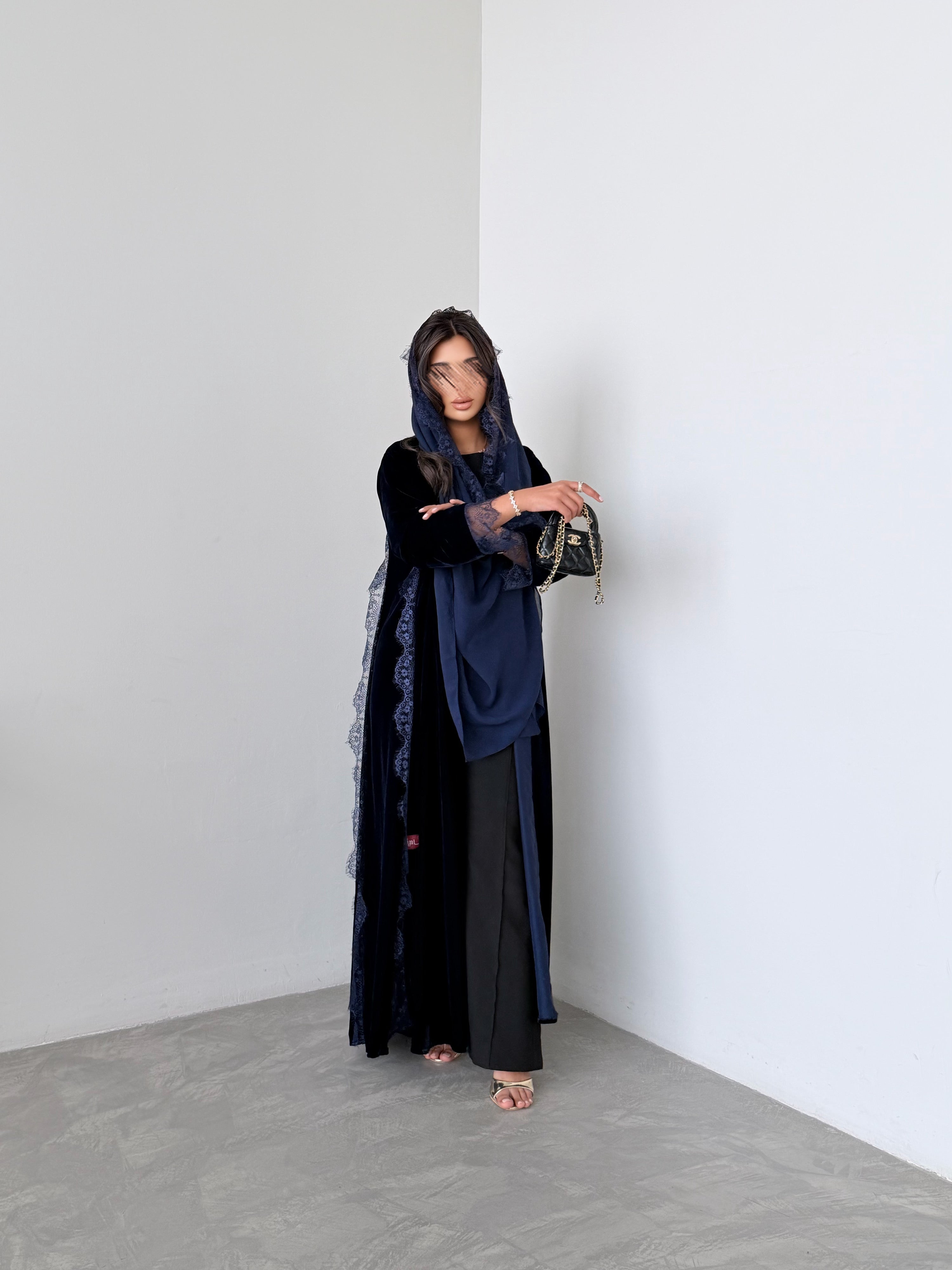 MW645 - Light Crepe Standing with Jacquard Half-Cloche