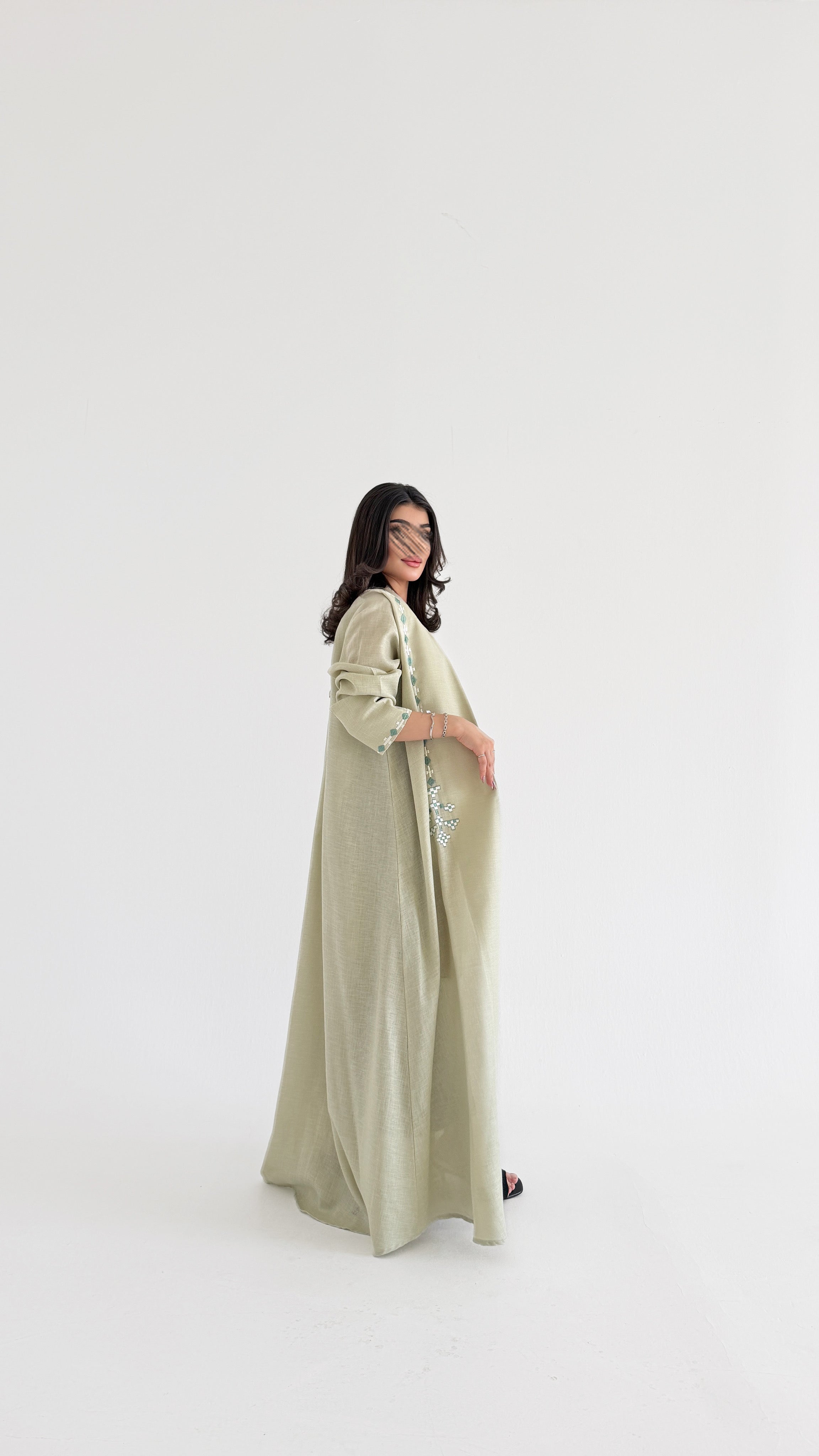 MW2124 - عباية لينن أنيقة بقصّة هينك عصرية - Aya