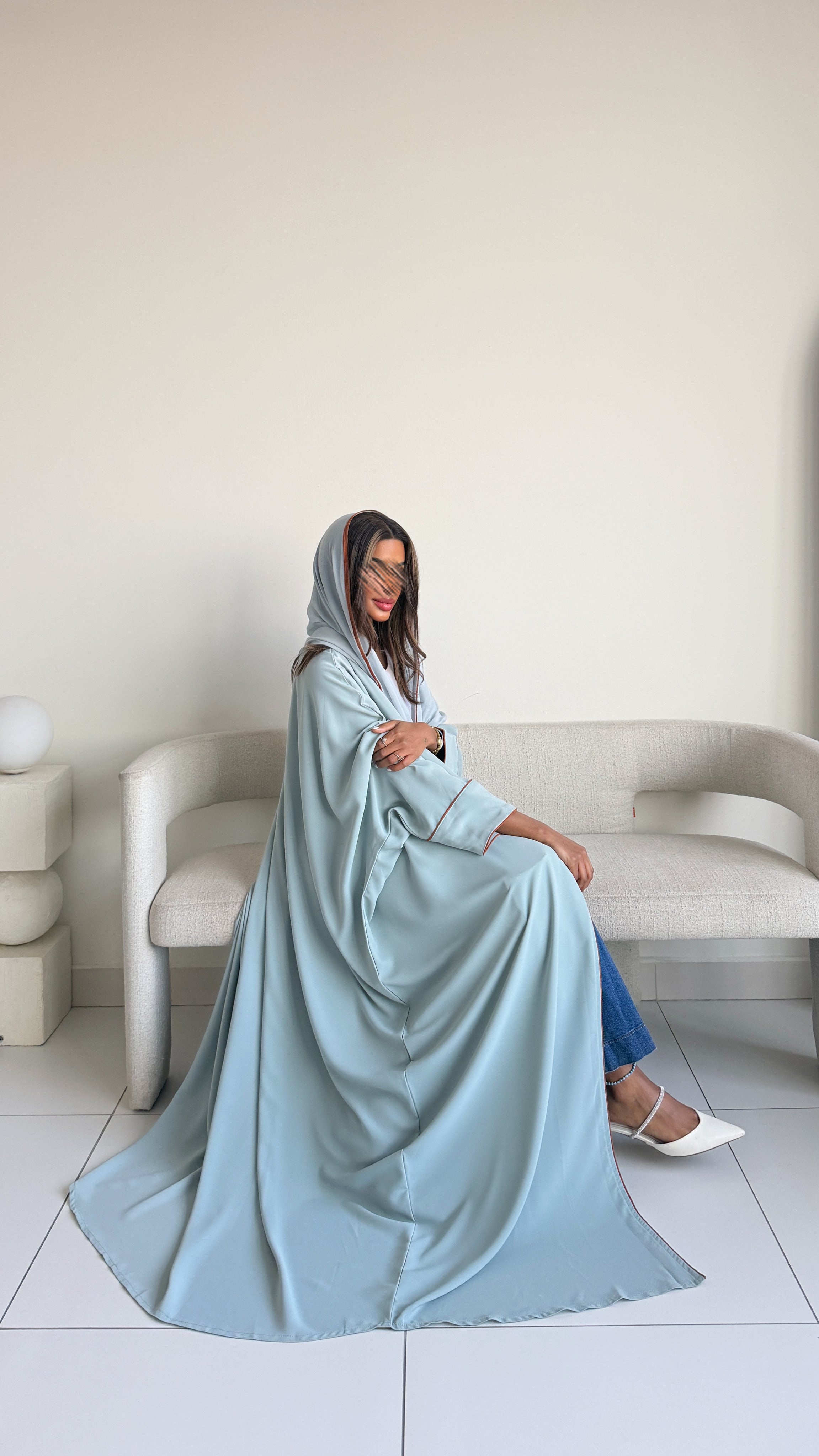 MWT1538 عباية كريب سادة بتدخيلة قيطان