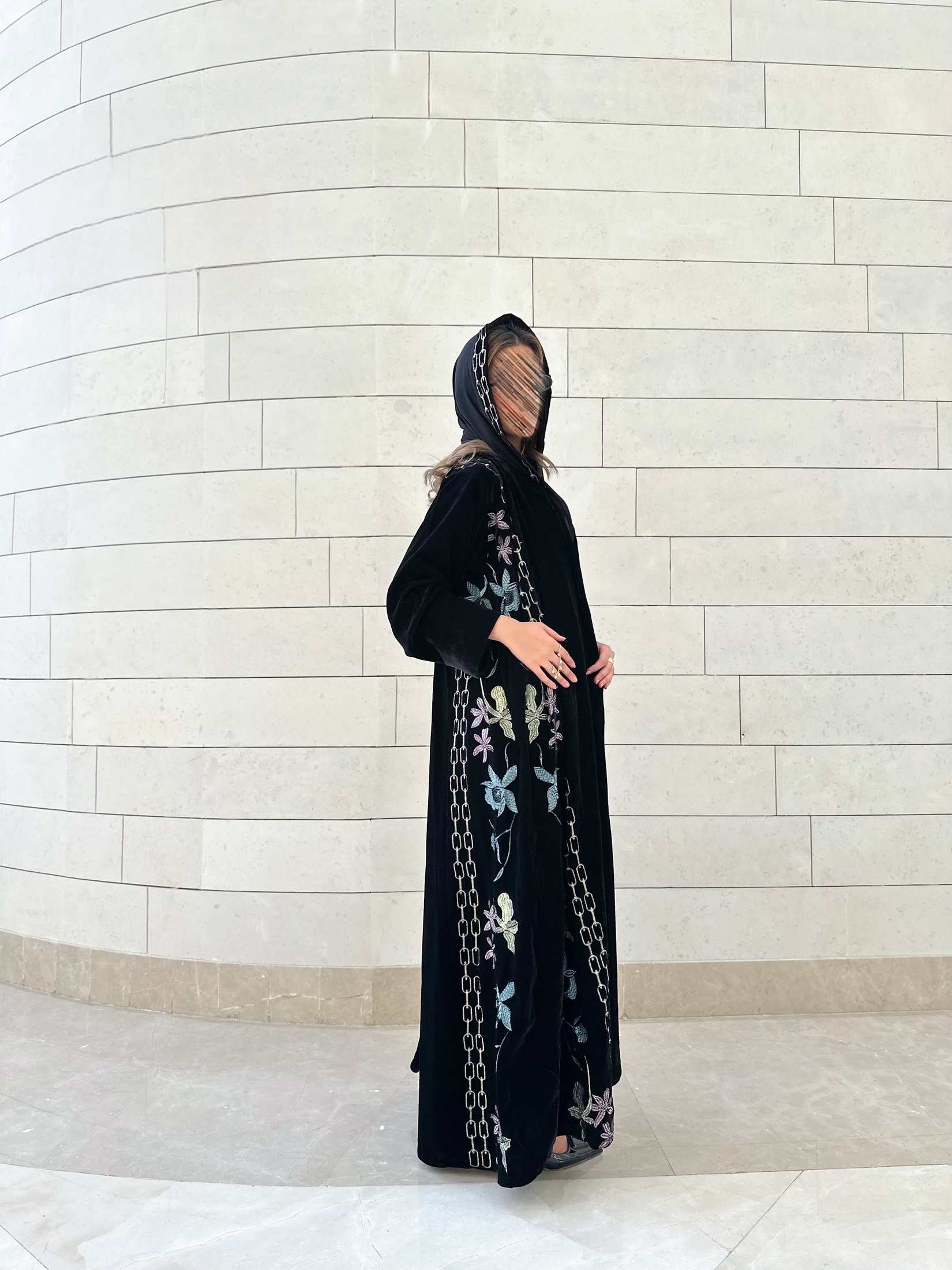 MWT550 - عباية مخمل مطرزة - Aya