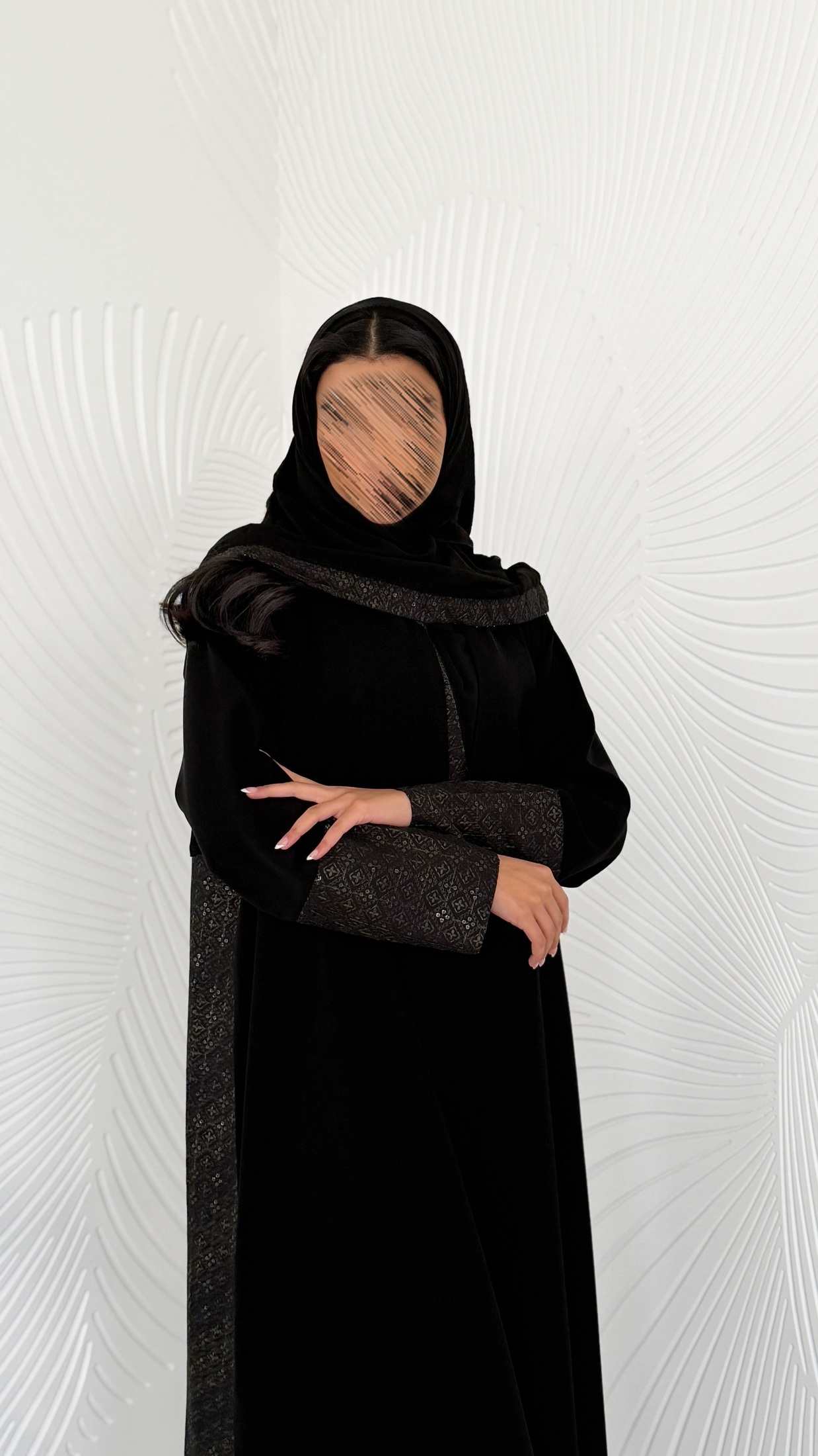 MWT2058 - عباية كريب اسود مع تدخيلة ركامة - Aya
