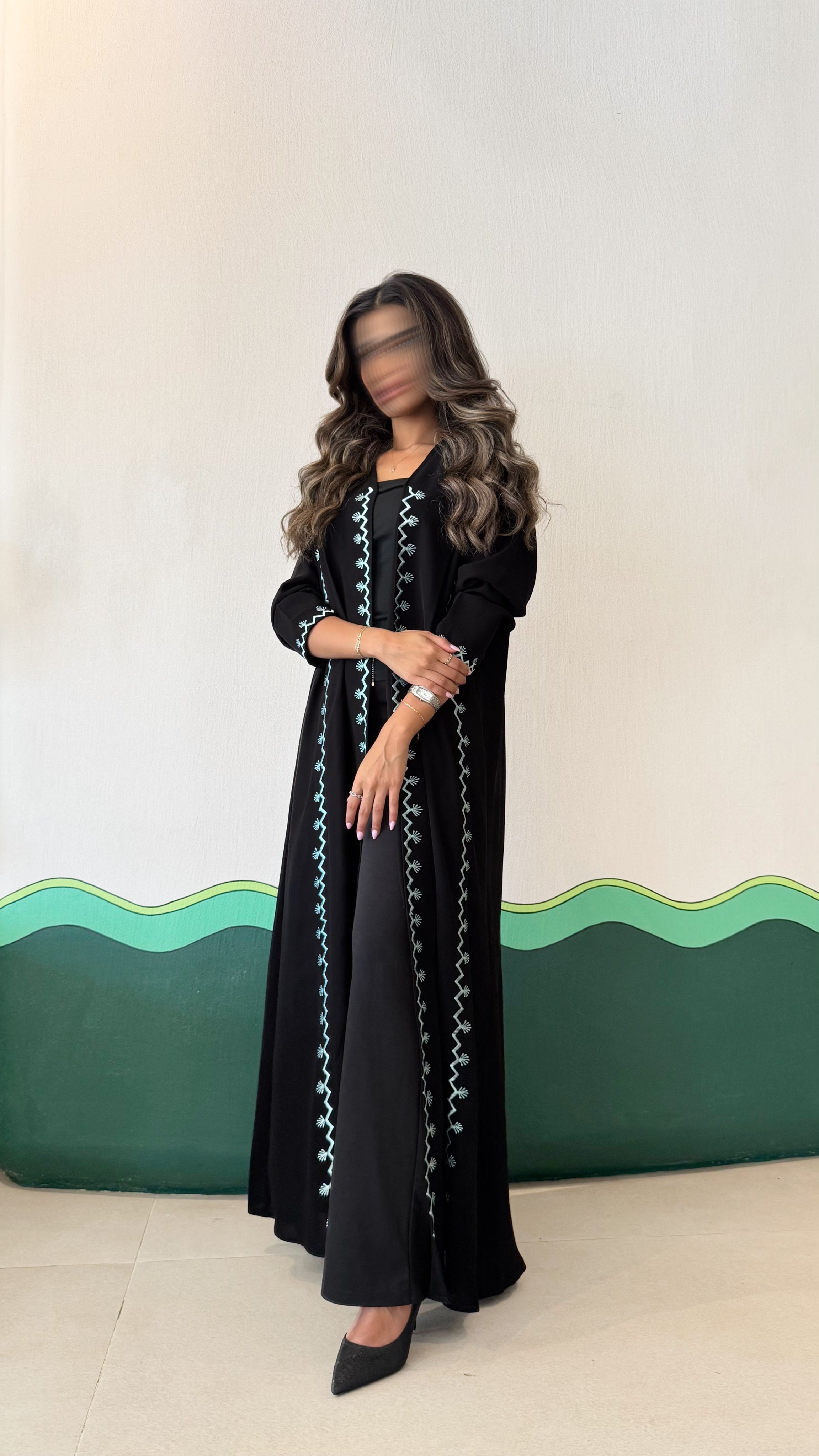 MW645 - Light Crepe Standing with Jacquard Half-Cloche