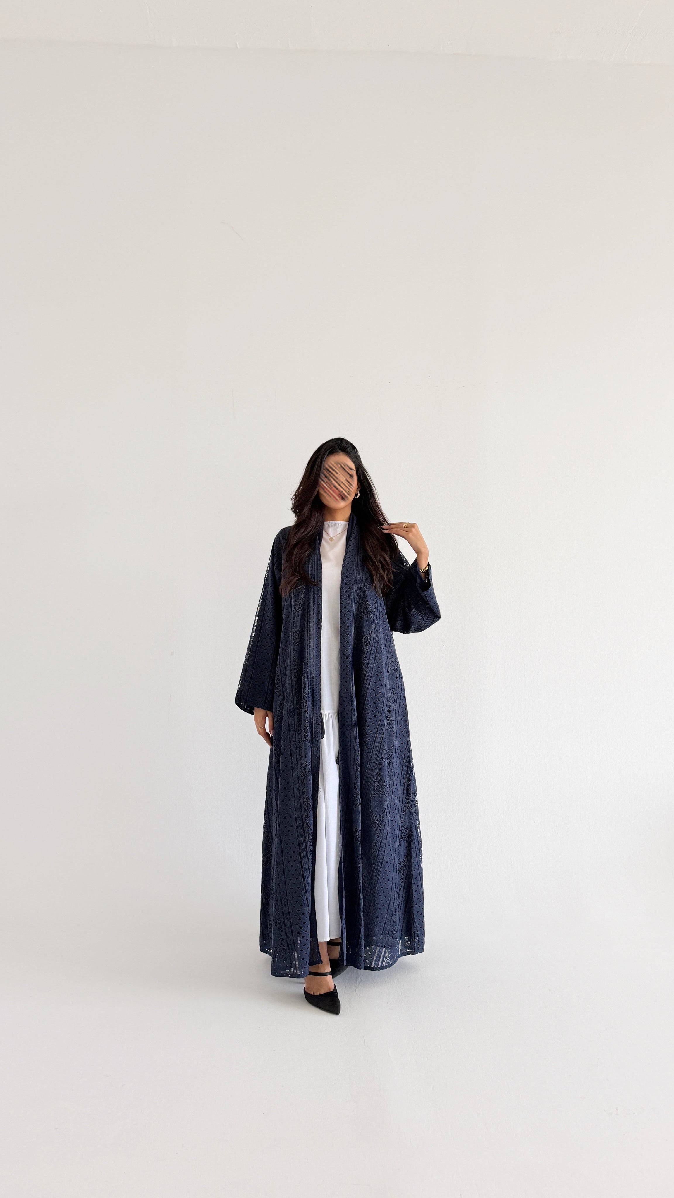 MW2158 - عباية دانتيل  مبطن نص كلوش راقيه وحصرية - Aya