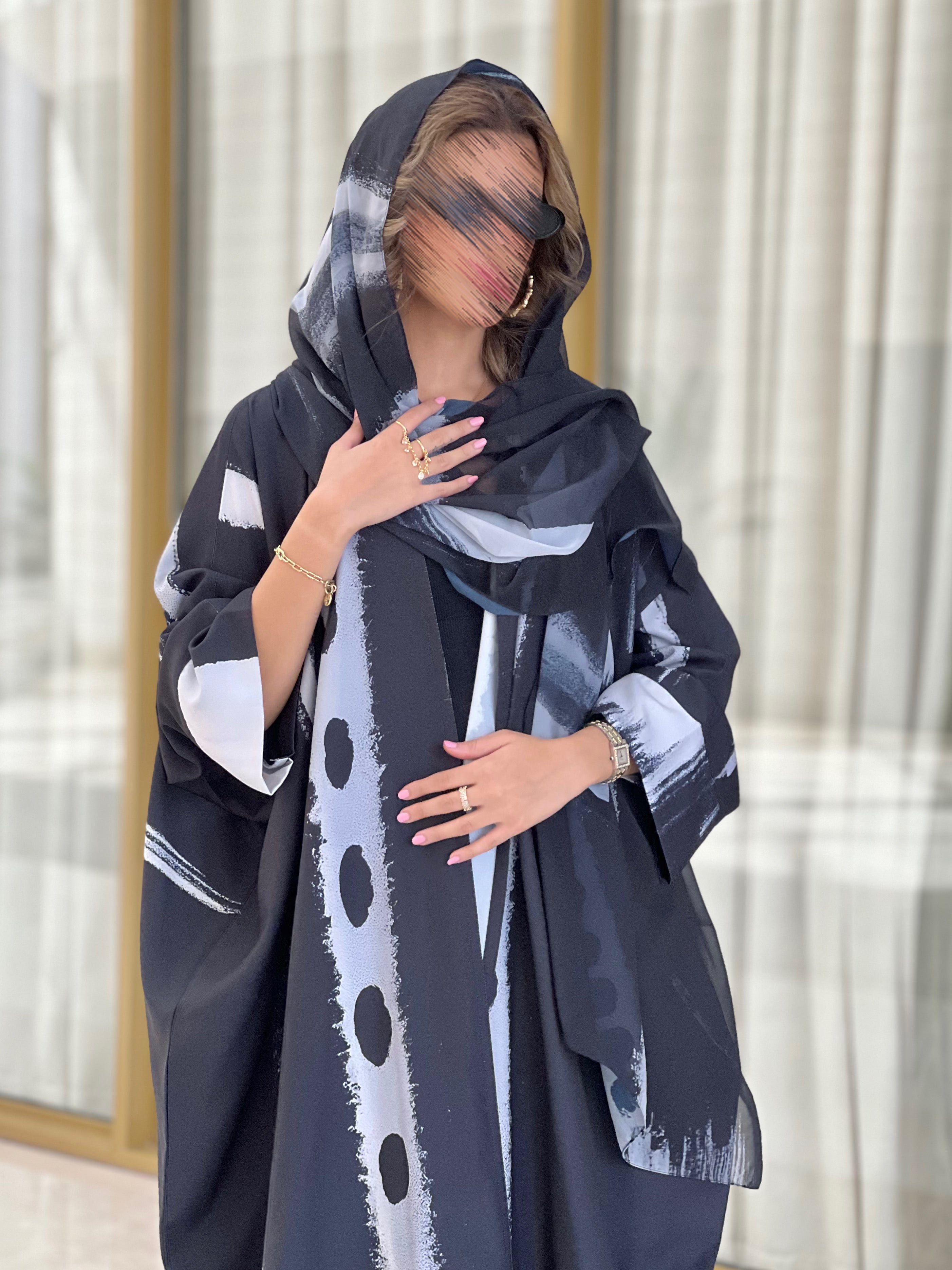 MWT330  - عباية طباعة حرير ابيض واسود - Aya
