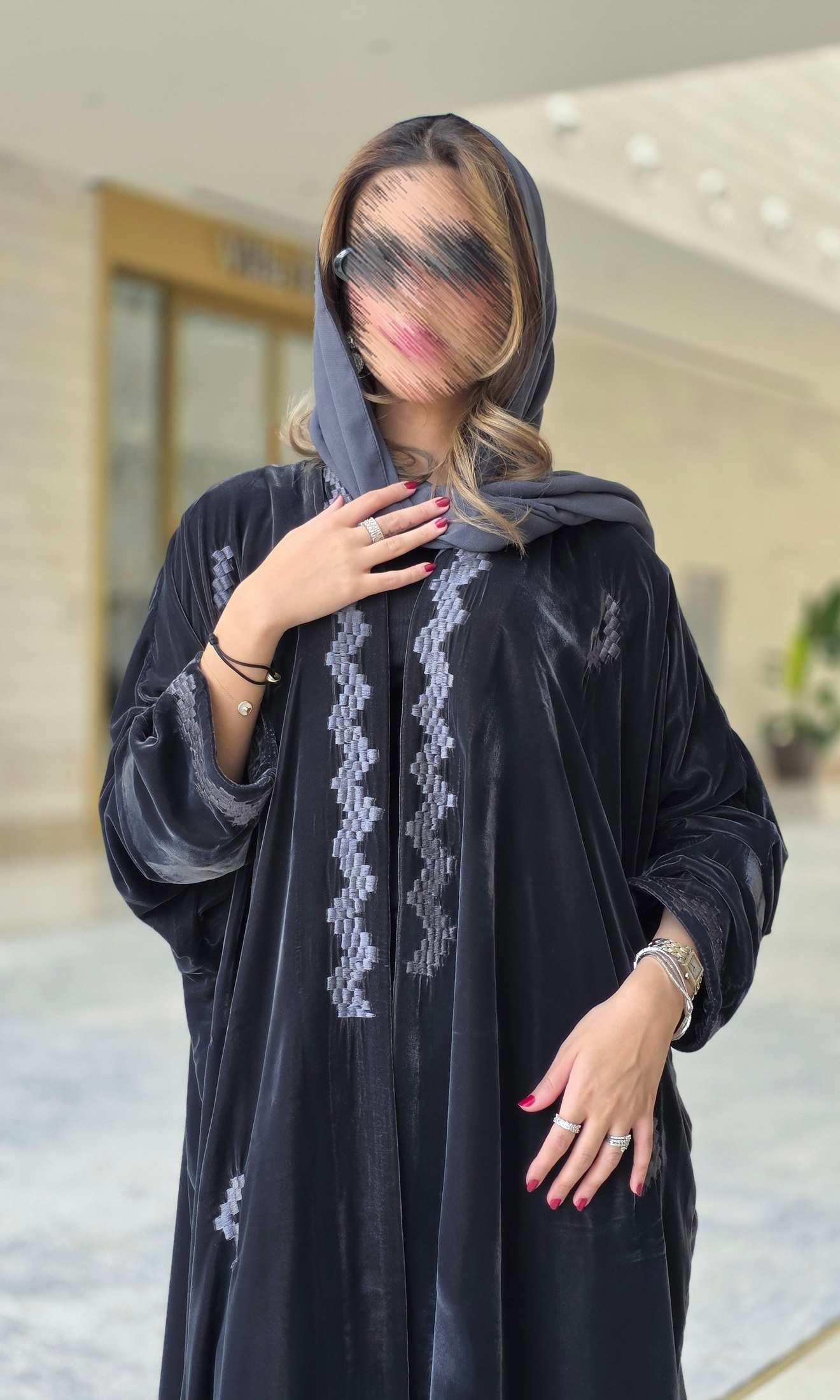 MWT653 - عباية مخمل تطريز رصاصي - Aya