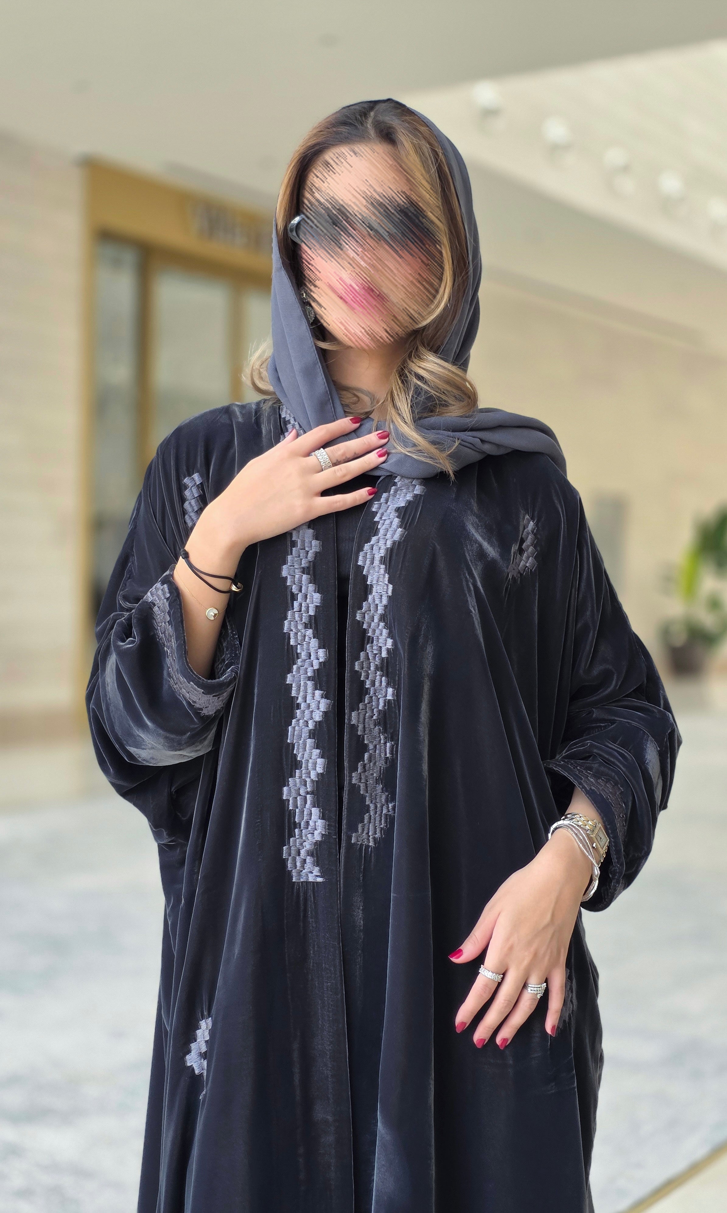 MWT653 - عباية مخمل تطريز رصاصي - Aya