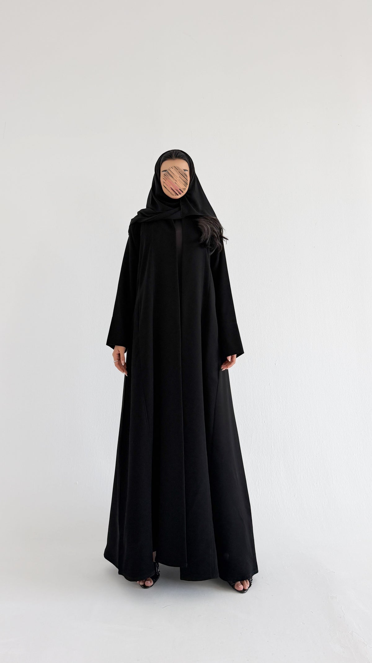 MW460  - عباية سوداء سادة بقصات قماش كريب اندنوسي - Aya