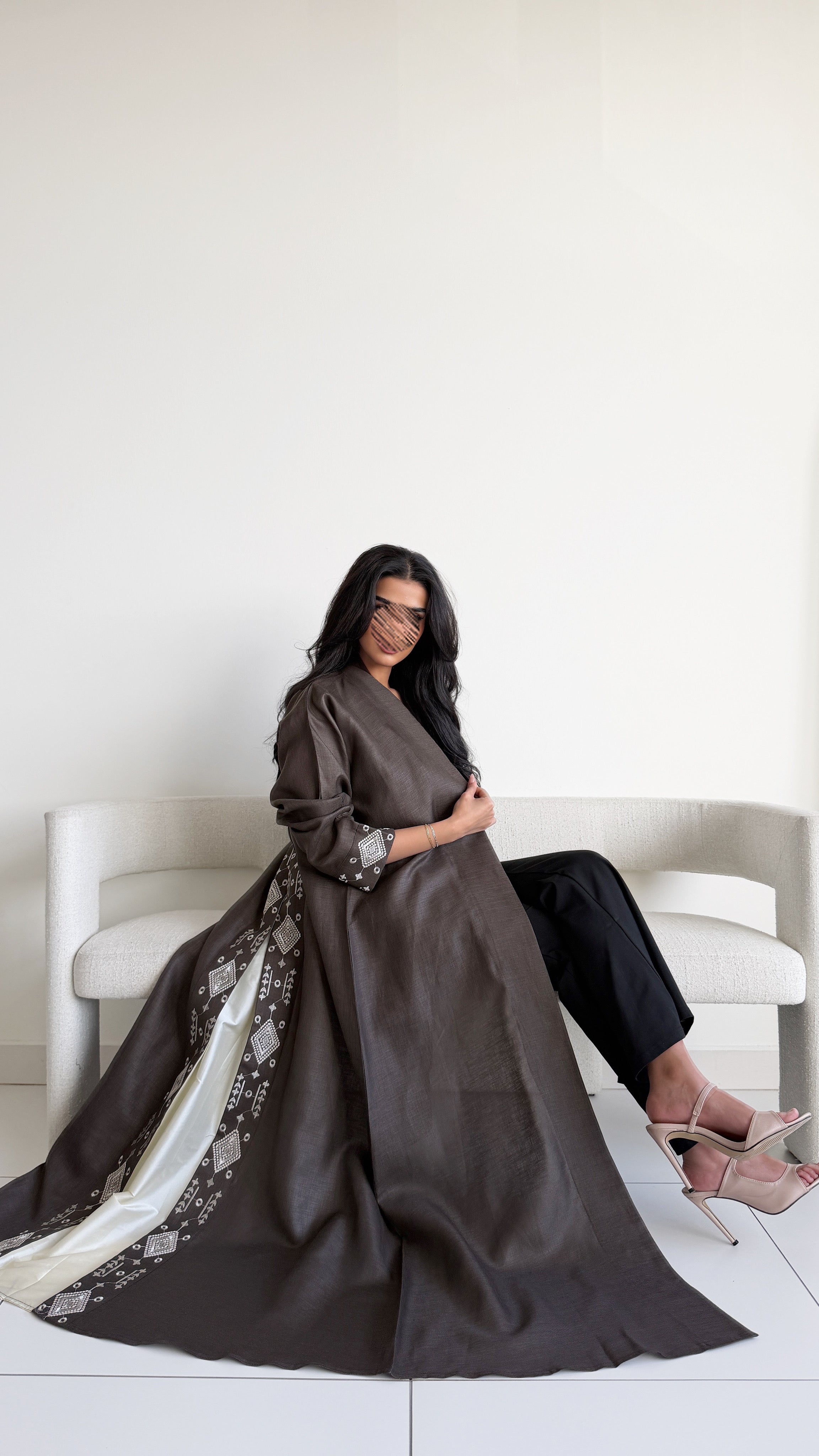 MWT1112 - عبايه لنن تطريز مع تدخيلة شانتون - Aya