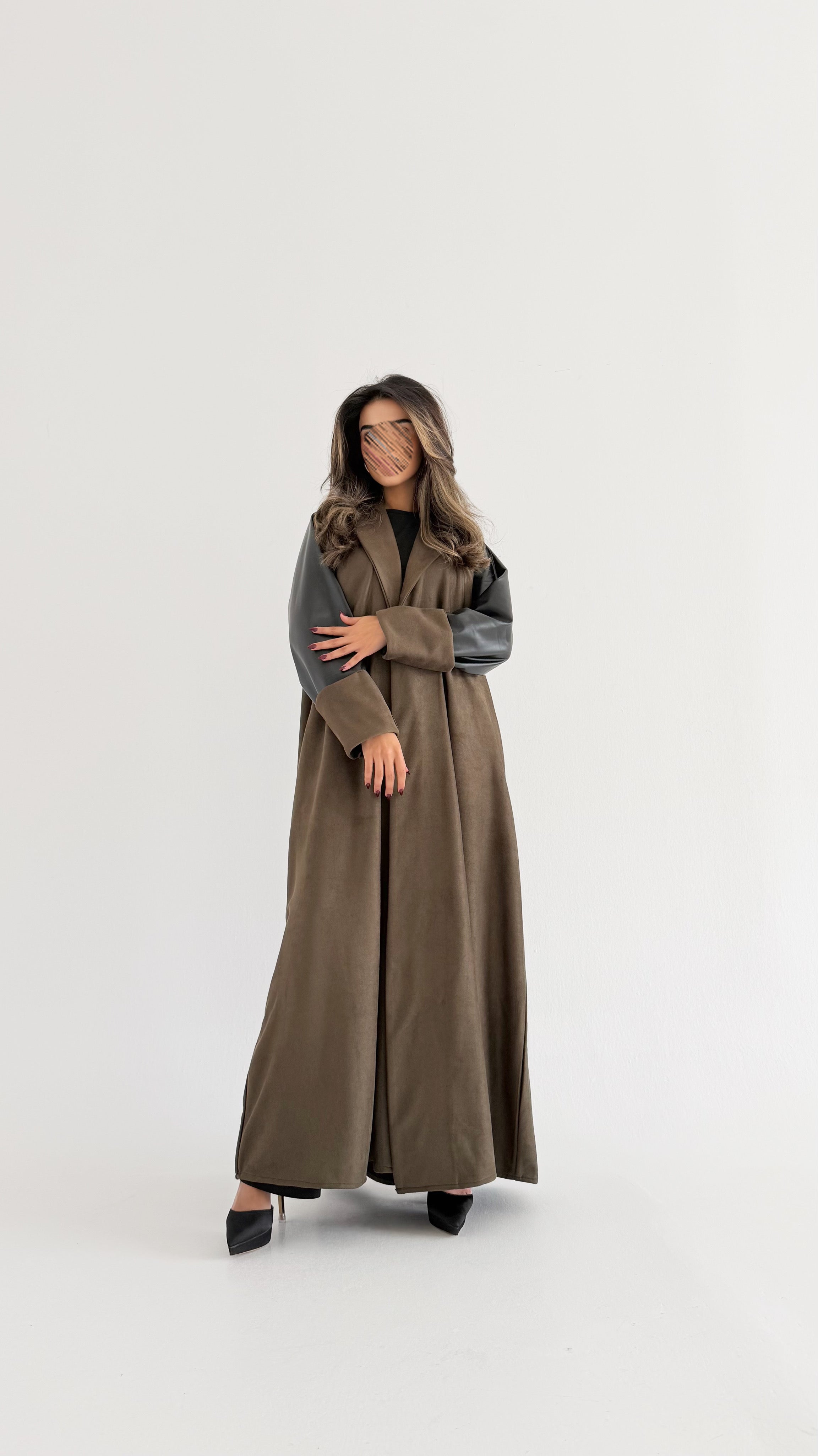 MWT670 - عباية شامواه مع تدخيلة جلد - Aya