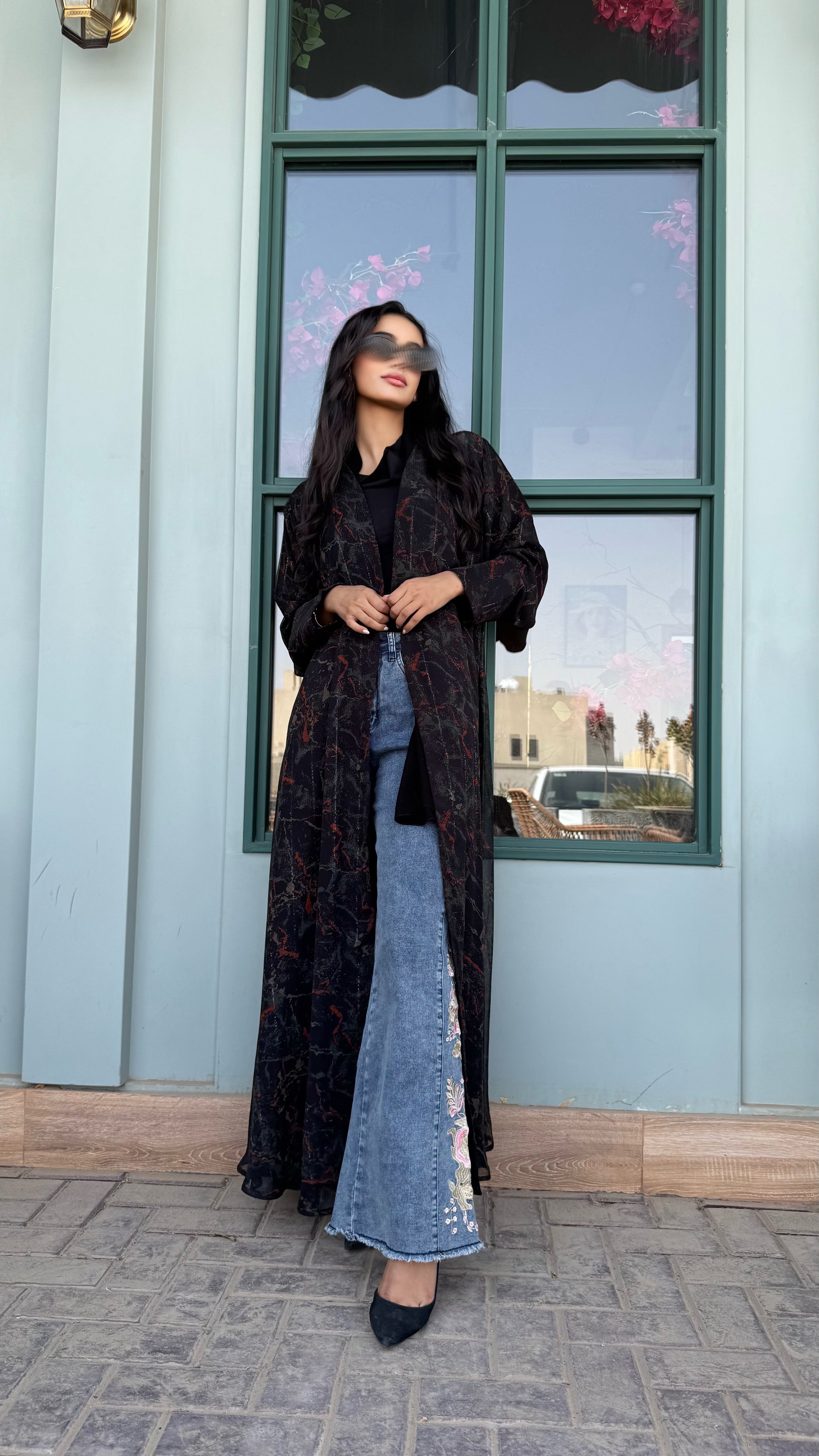 MW645 - Light Crepe Standing with Jacquard Half-Cloche