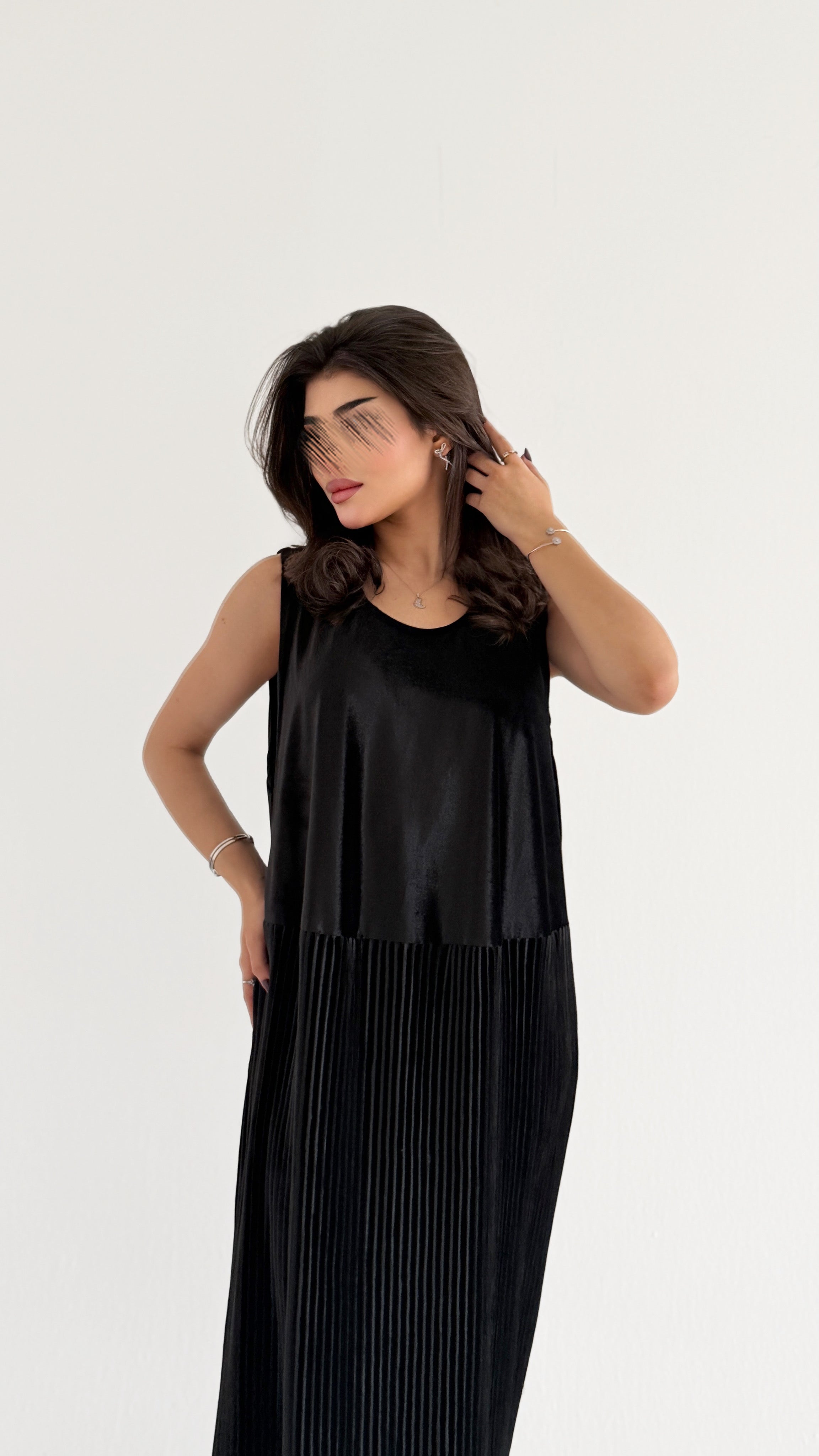 MWD134 - فستان مخمل مكسر بلون اسود كاروهات - Aya