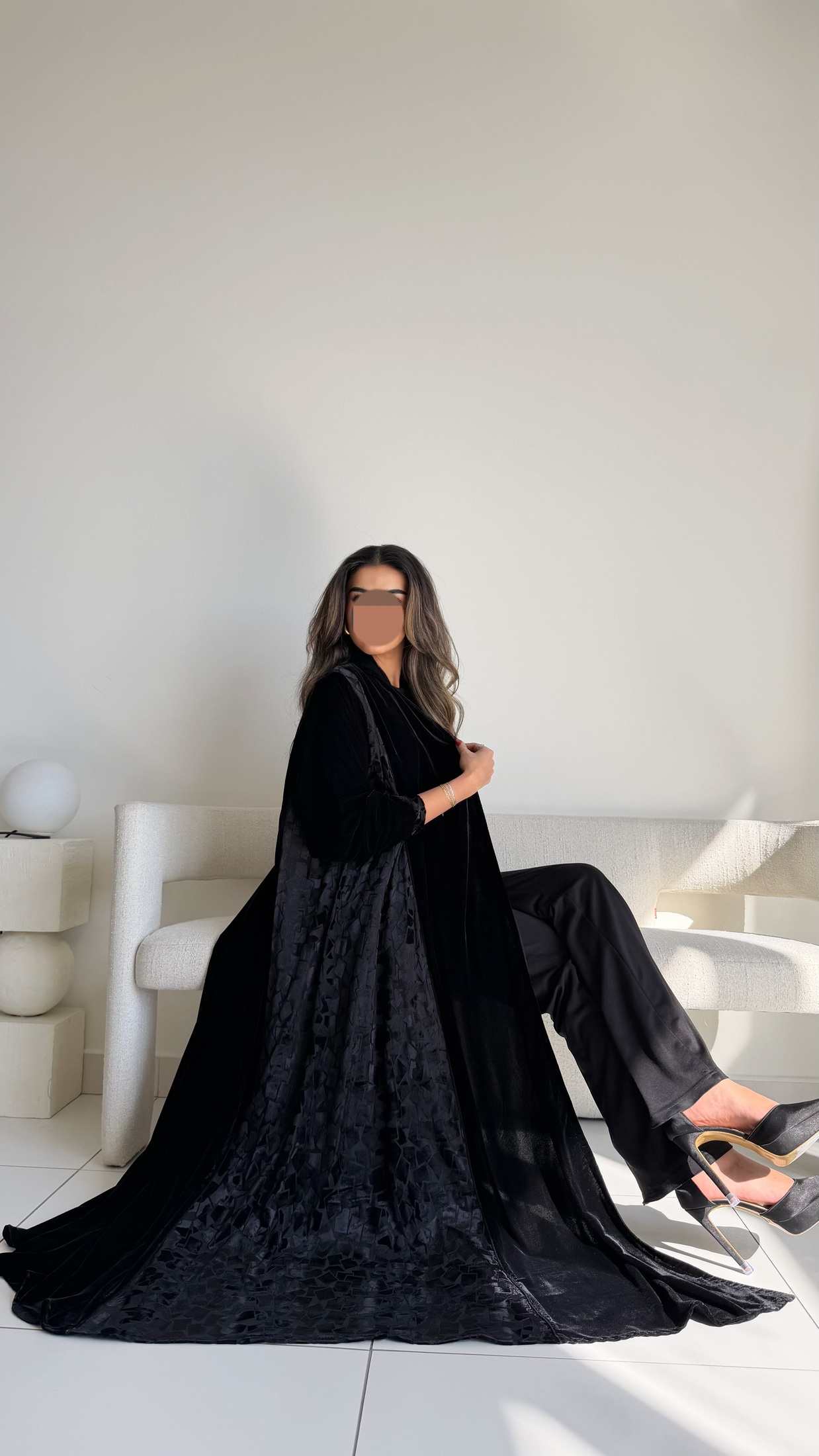 MWE915 - عباية سوداء مخمل - Aya