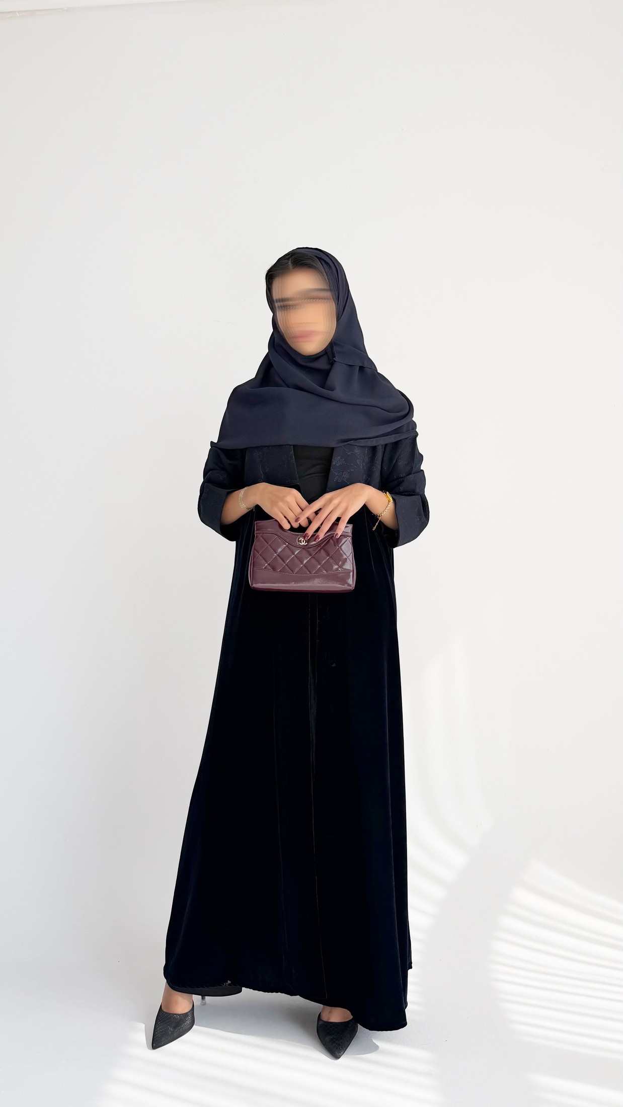 MWT881 -عباية مخمل مع تدخيلة جاكار - Aya