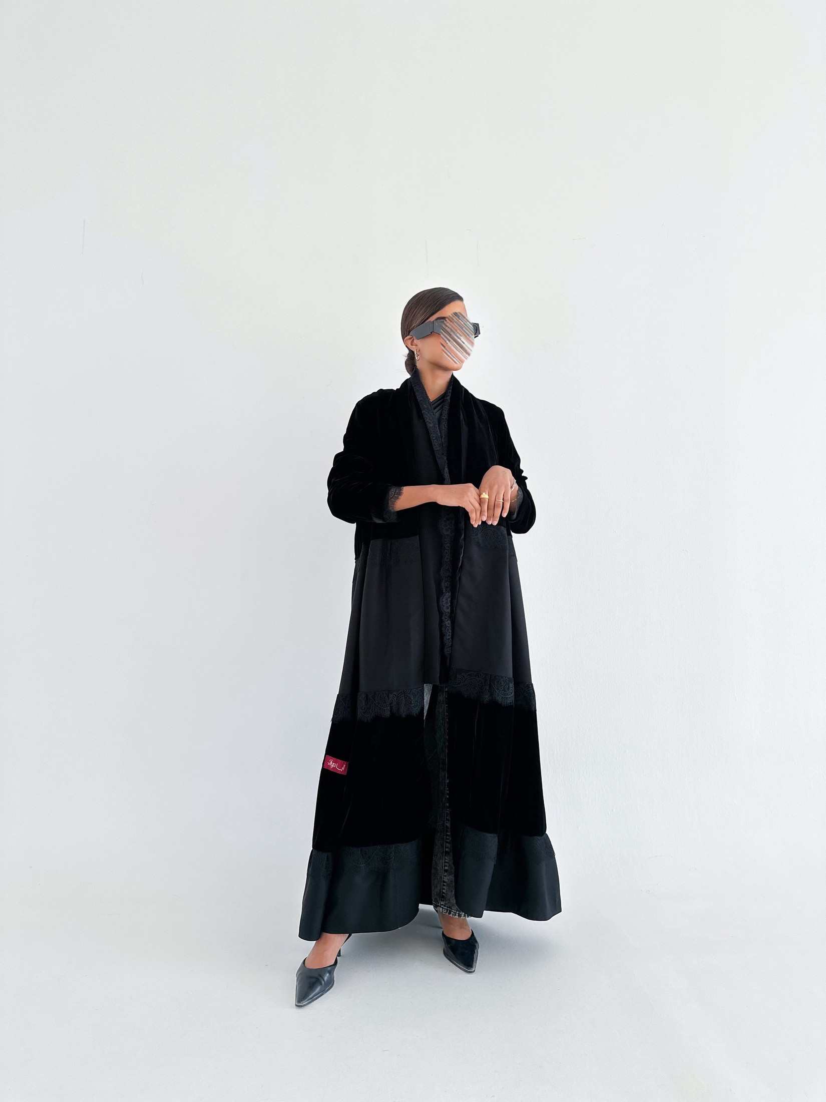 MWT576 - عباية مخمل مع تفته - Aya