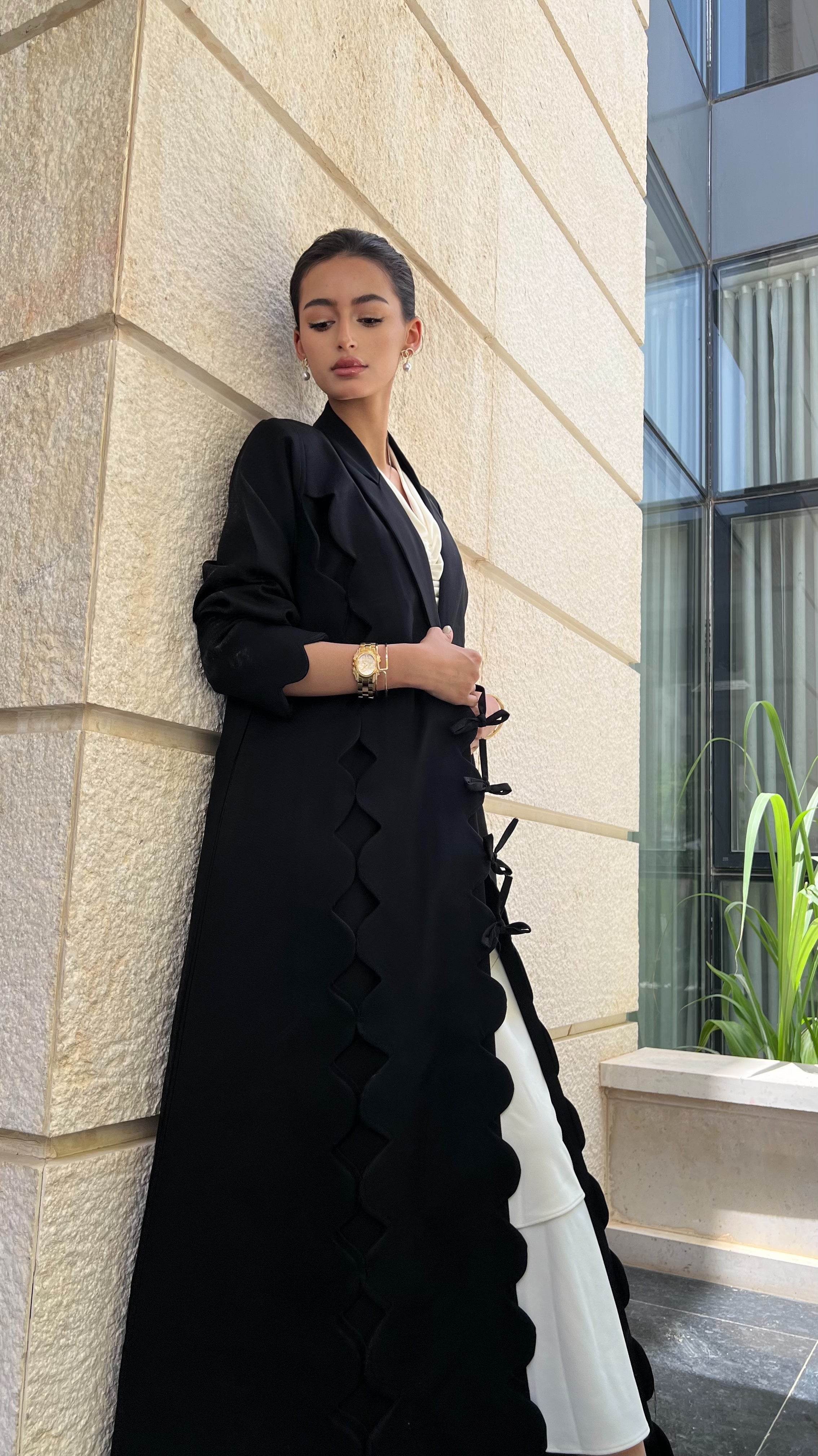 MW645 - Light Crepe Standing with Jacquard Half-Cloche