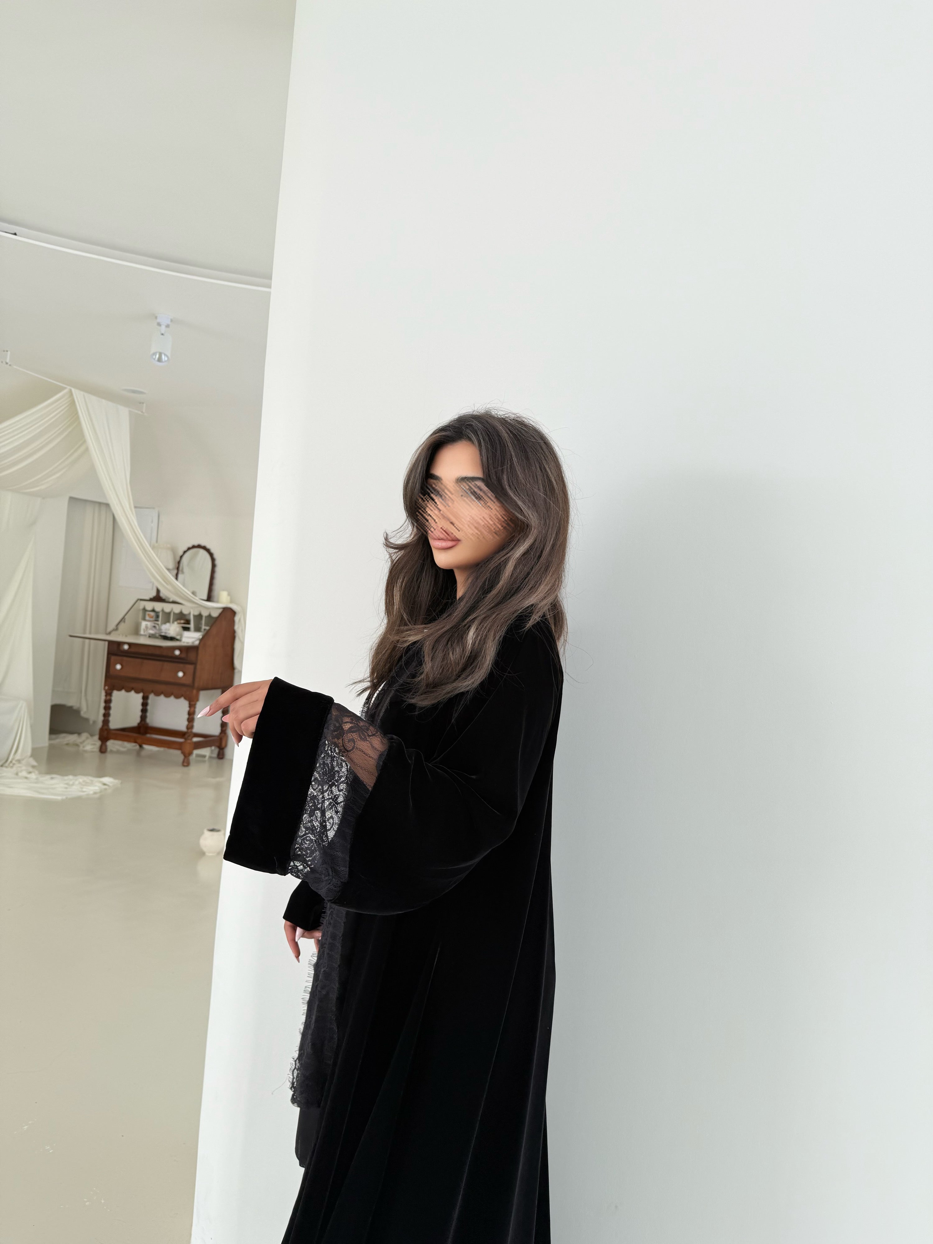 MW645 - Light Crepe Standing with Jacquard Half-Cloche