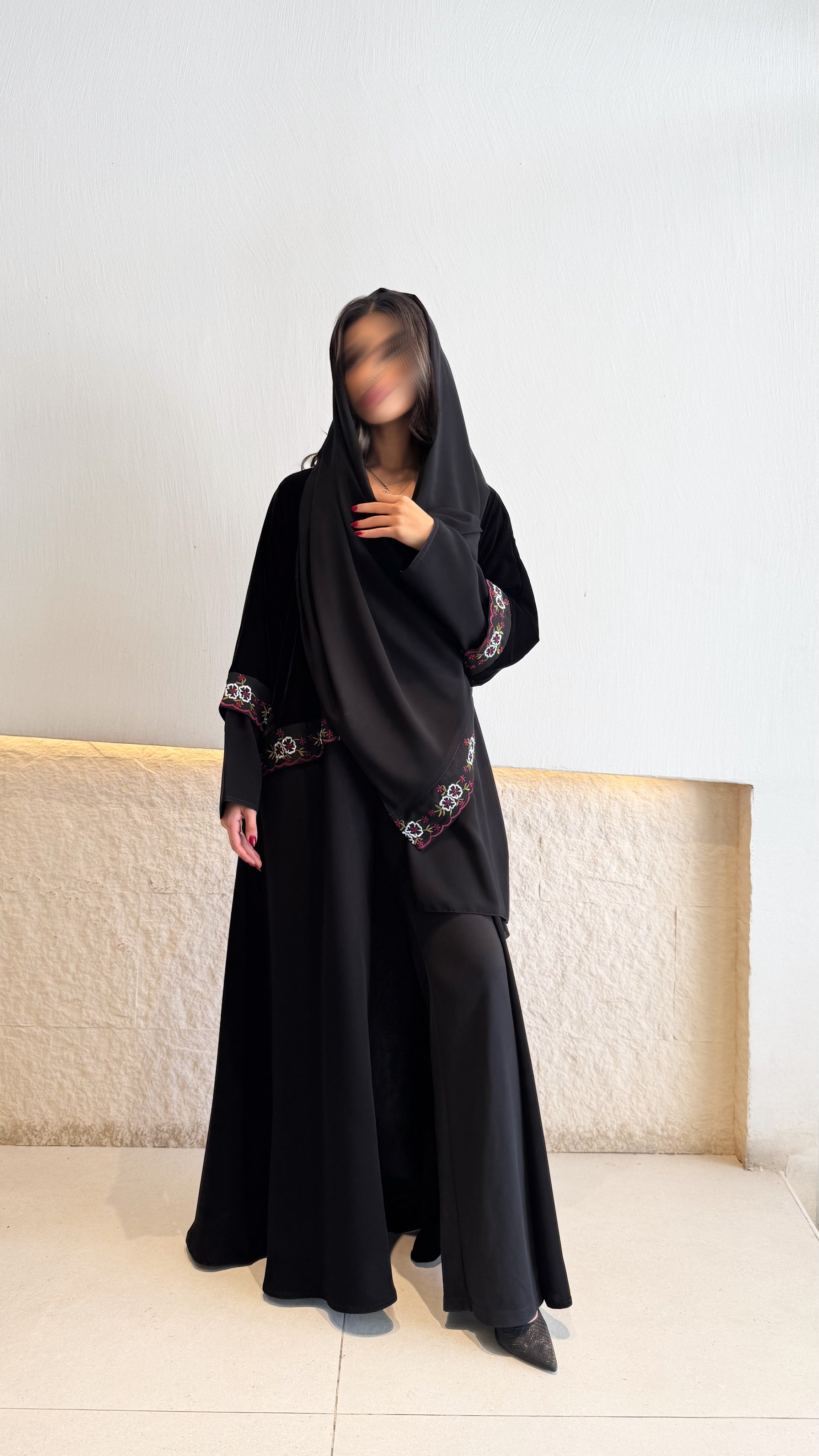 MW1779 - عباية مخمل من تحت قماش كريب الرياض ‏كلفه تطريز كمبيوتر