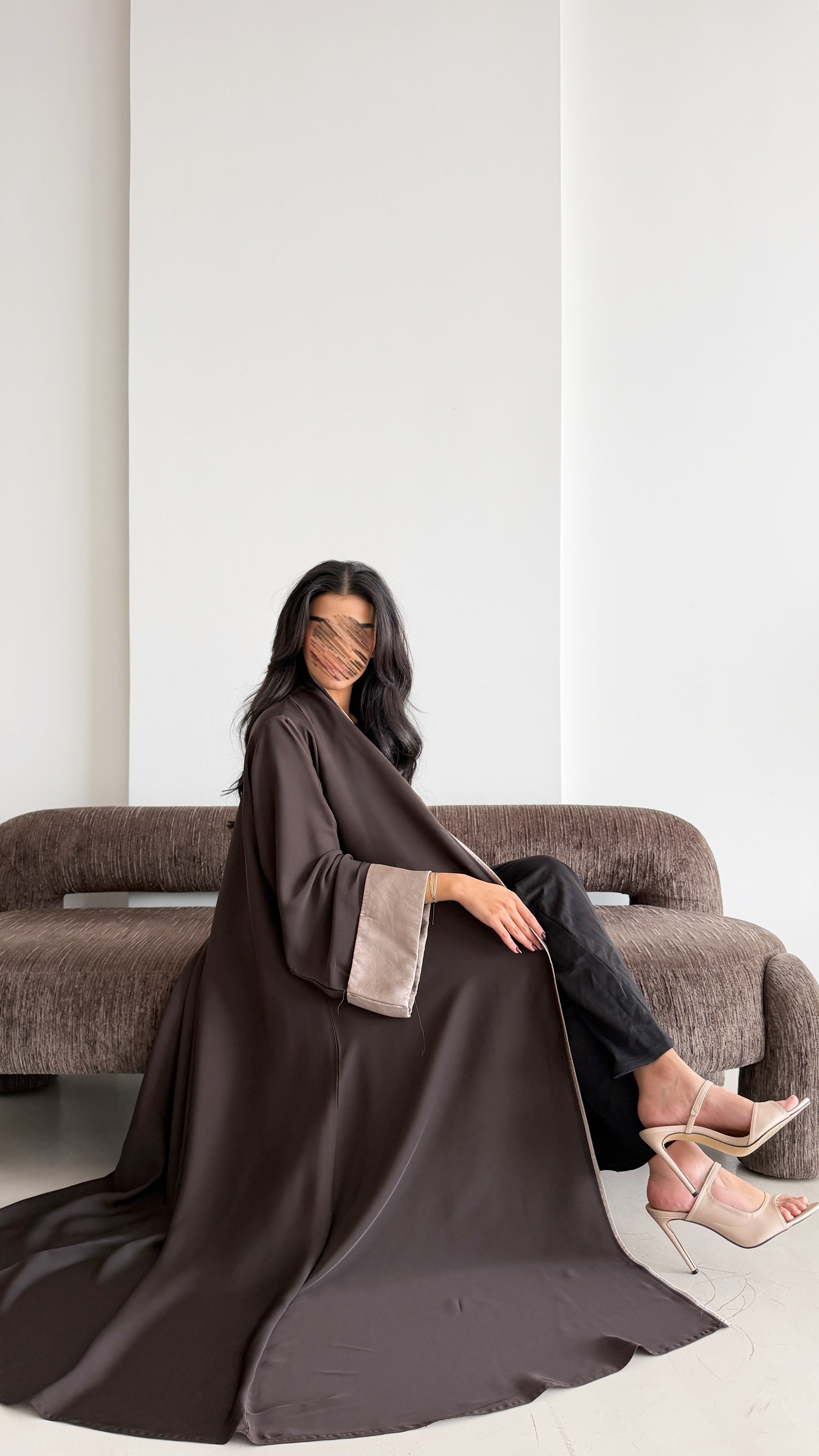 MWT1101 - عباية بني بتدخيله ساتان بالاكمام - Aya