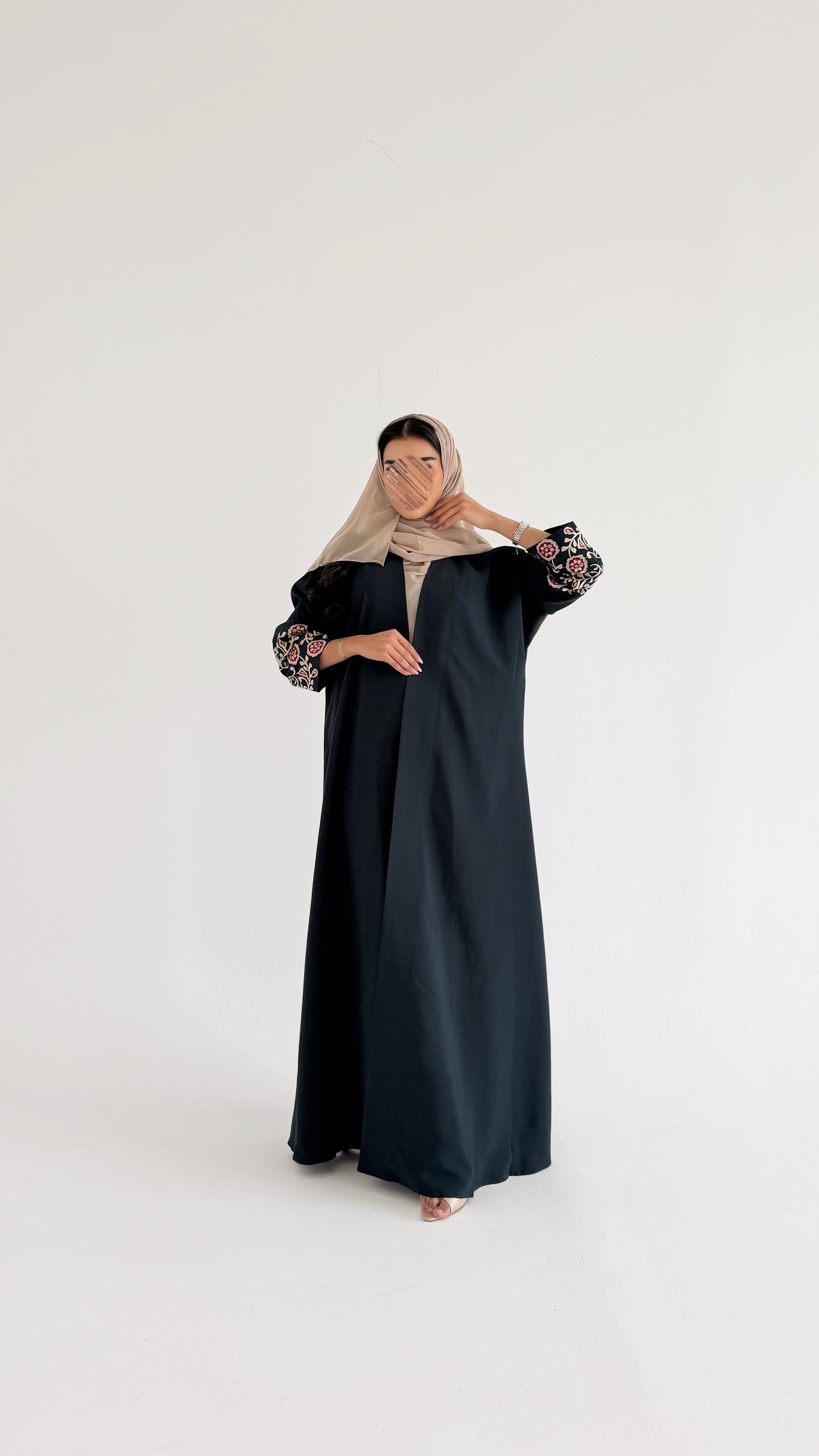 MWT1106 - عباية زيتي بتطريز بالاكمام - Aya