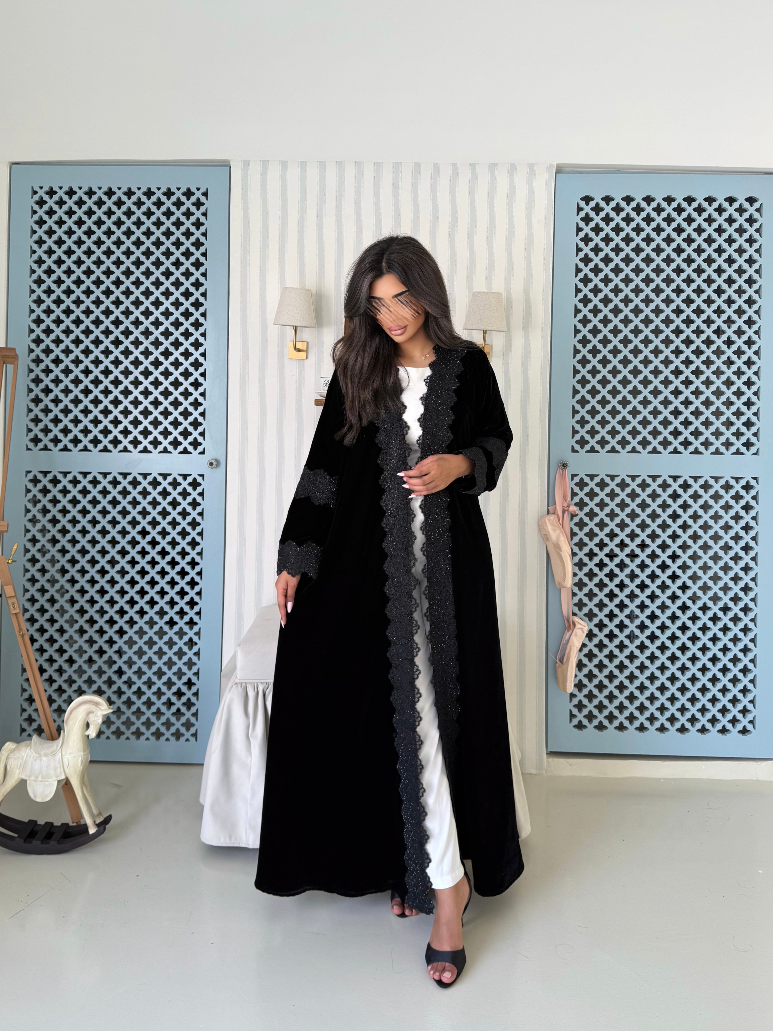 MW645 - Light Crepe Standing with Jacquard Half-Cloche