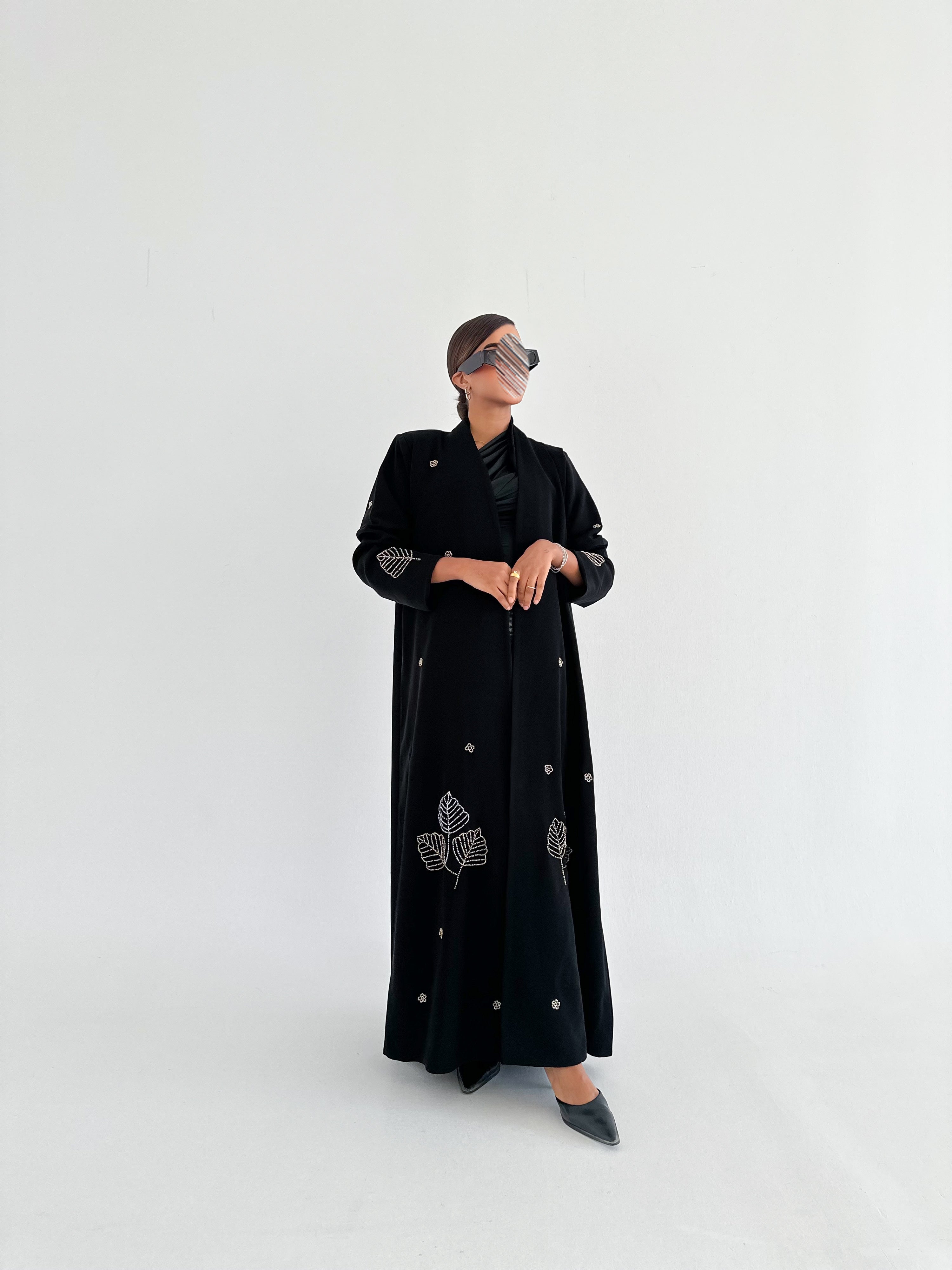 MW645 - Light Crepe Standing with Jacquard Half-Cloche