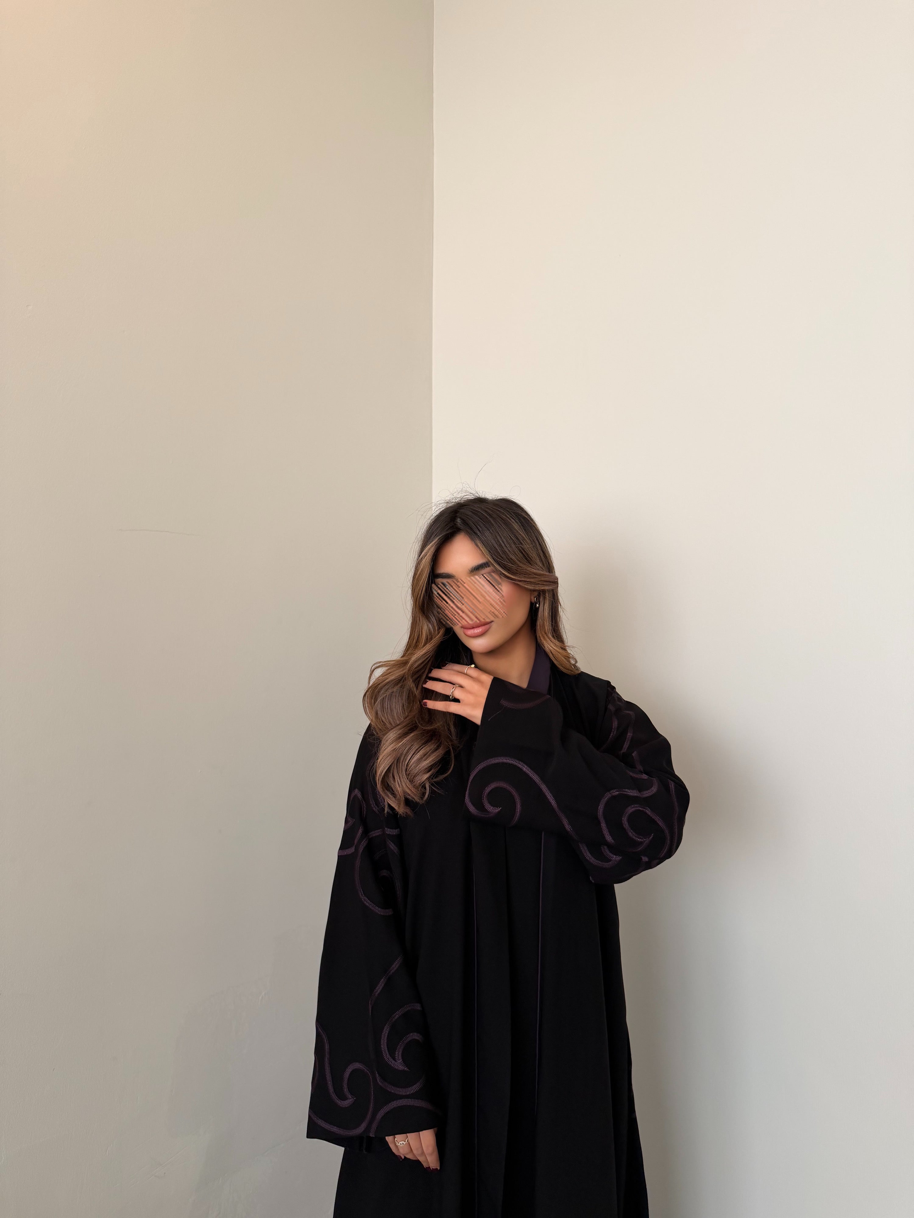 MWT1049 - عباية اسود بتطريز من الخلف - Aya