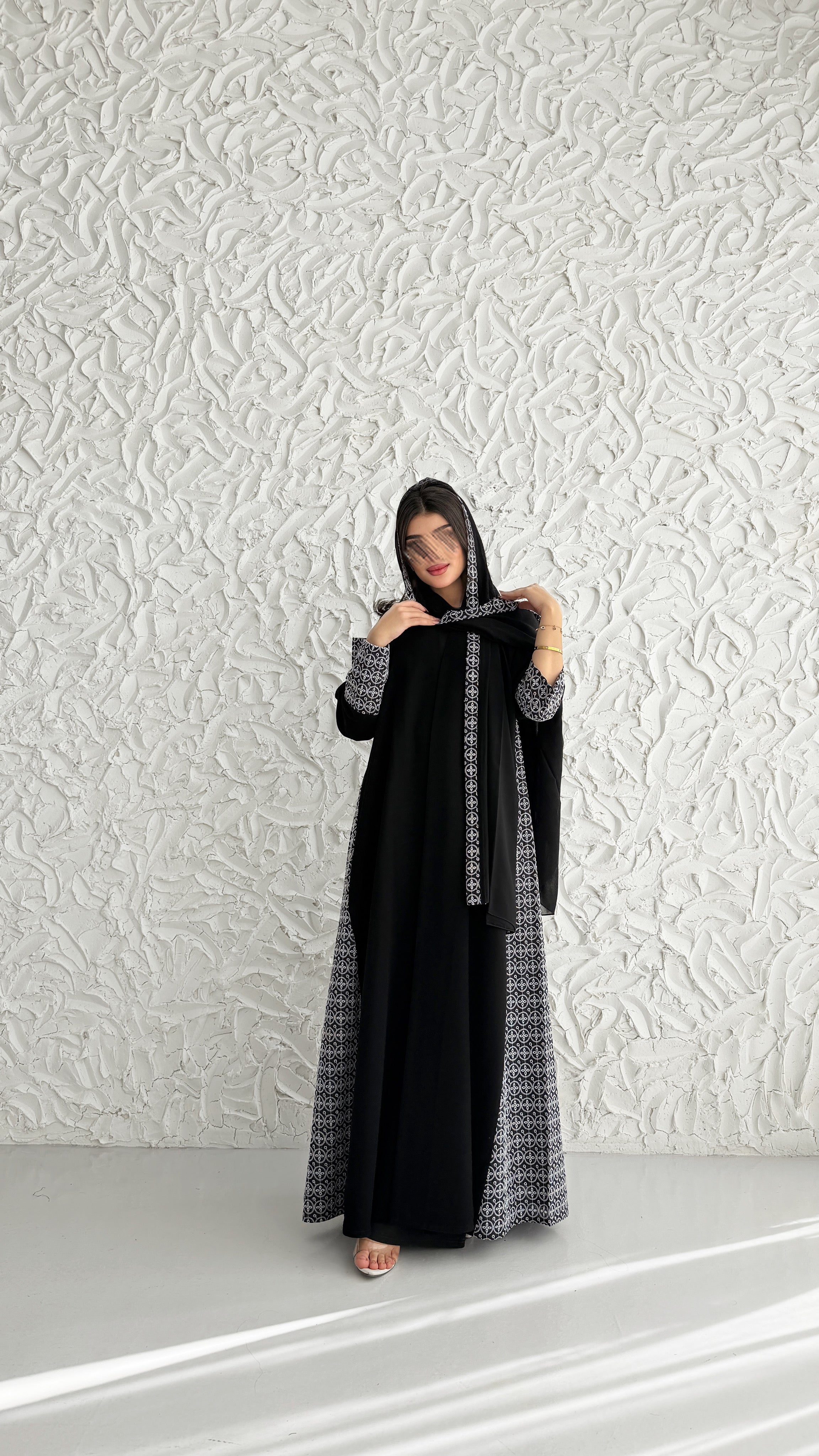 MWT5023 - قماش كريب اسود مع قماش ركامه ابيض واسود قصة كلوش - Aya