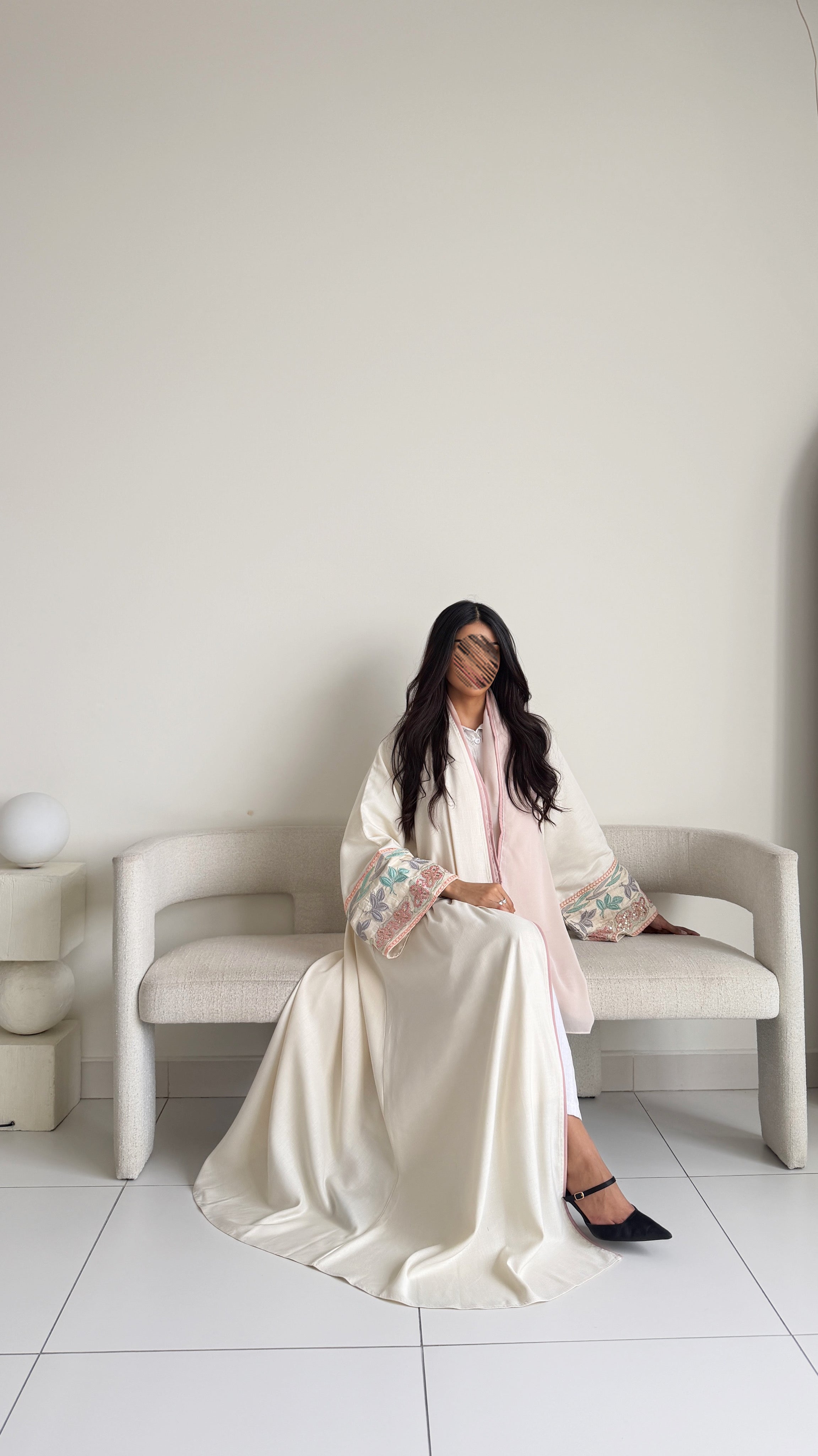 MWT2039 - عباية لنن مع كلفة تطريز بقيطان وردية - Aya