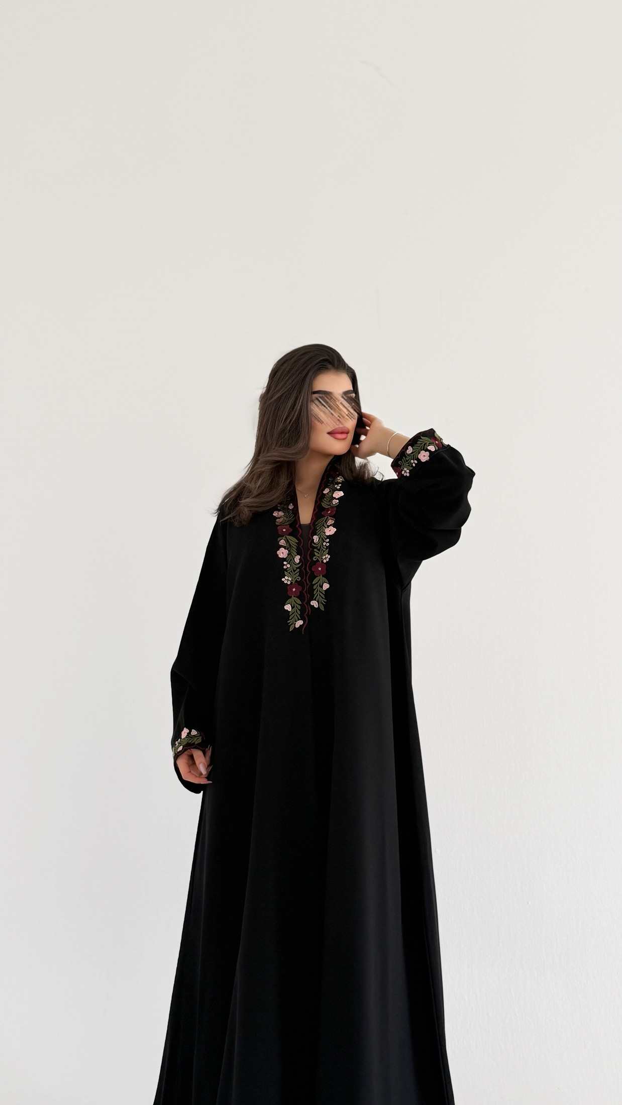 MW2099 - عبايه كريب مع اضافة تطريز انيقة - Aya