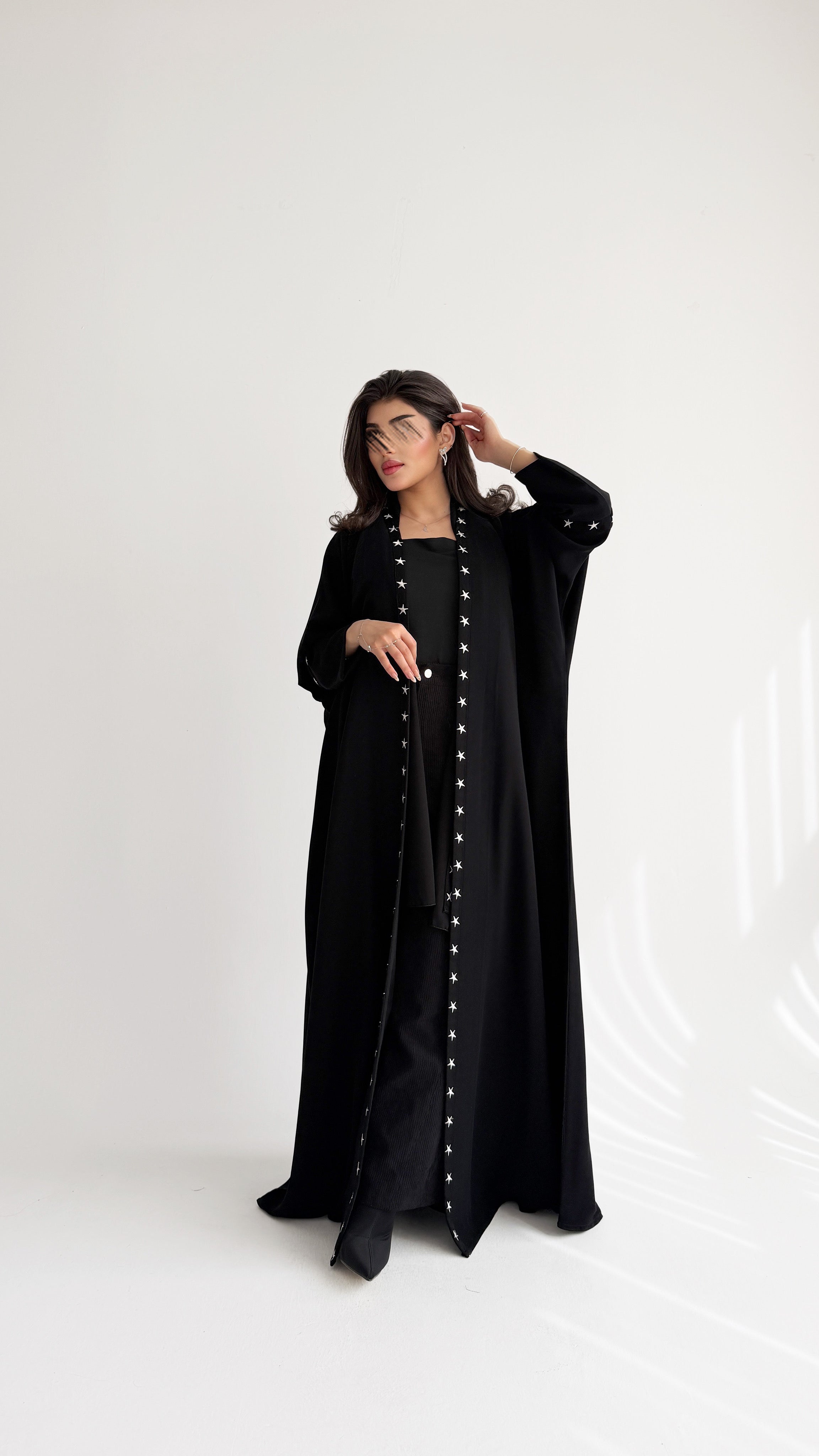 MWT1035 - عبايه اسود بتطريز نجوم - Aya