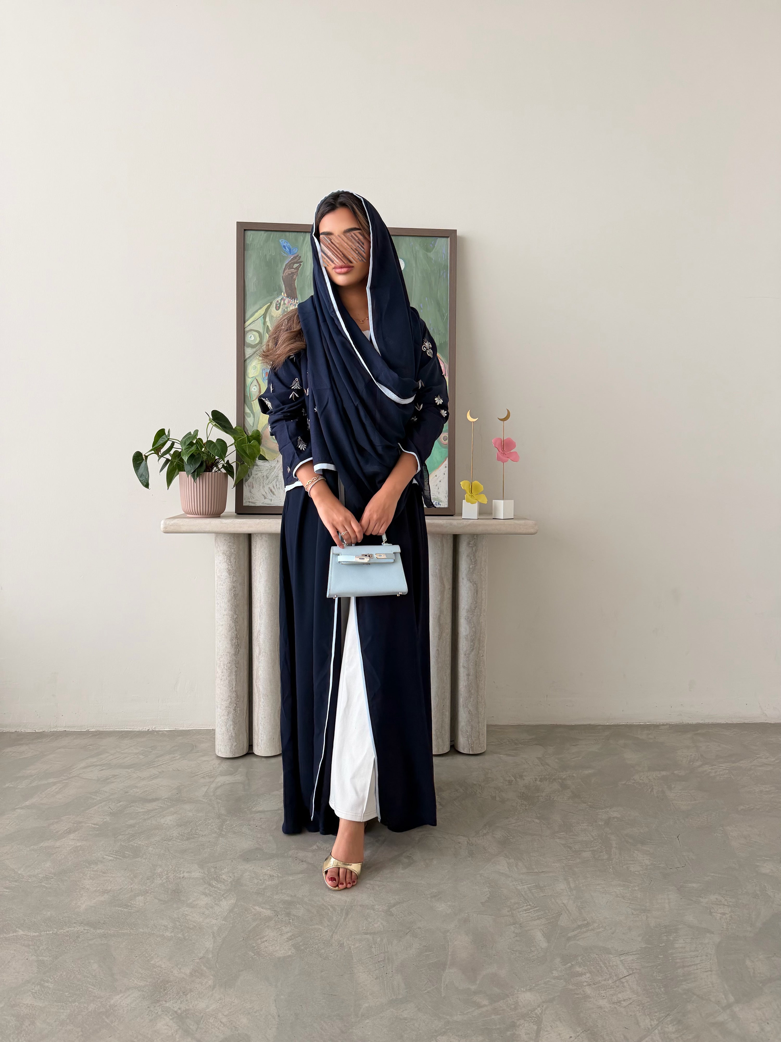 MWT2000 - عبايه كريب كحلي مع تدخيله لنن - Aya