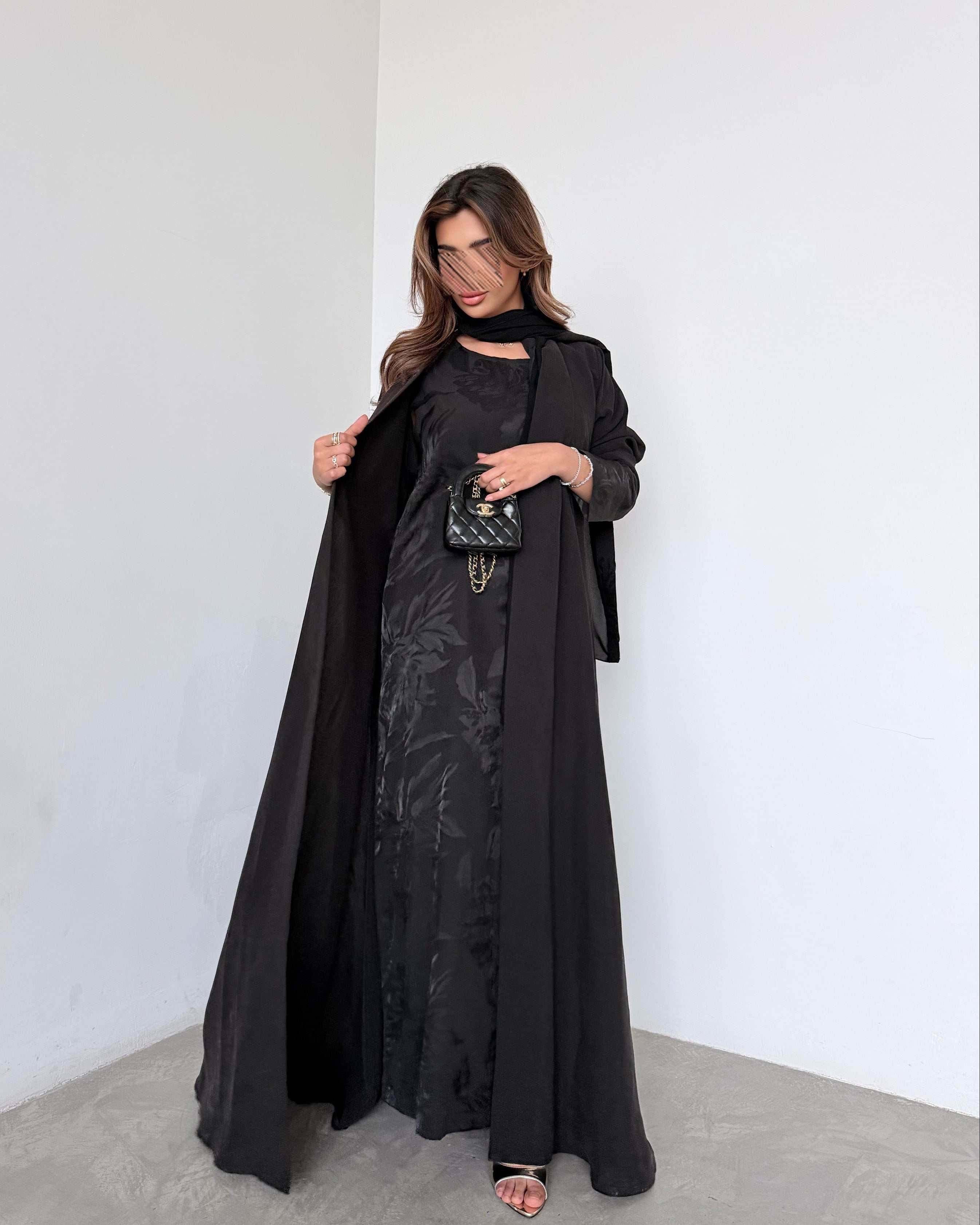 MWT5067 - عباية سوداء مع فستان داخلي أسود مورّد أنيق - Aya