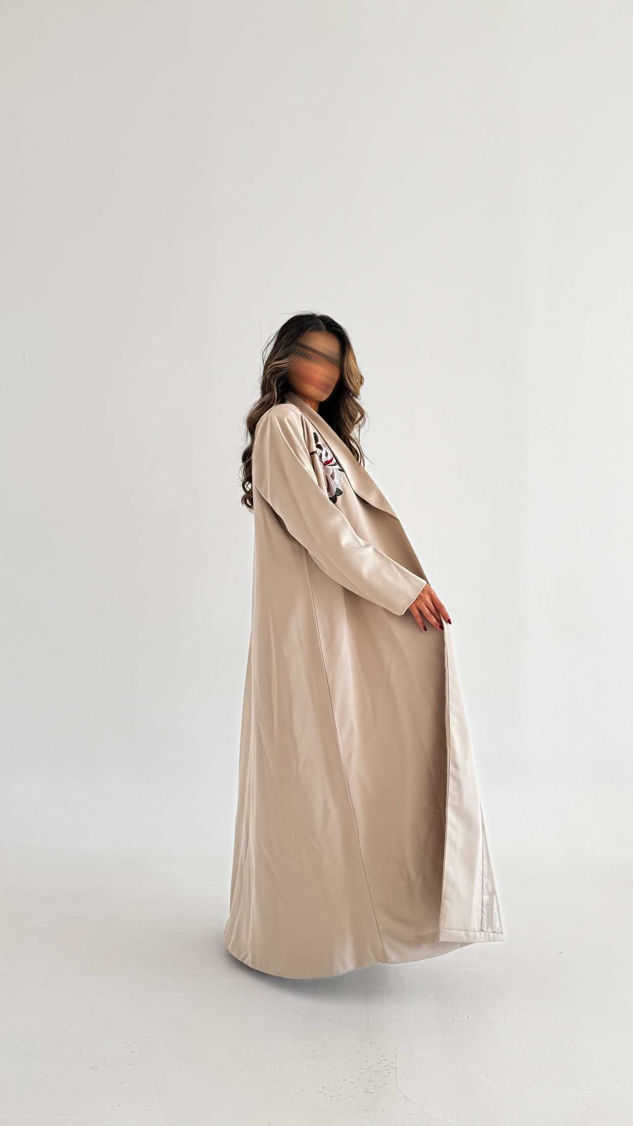 MW1705 - عباية بليزر بتطريز بقماش كريب - Aya