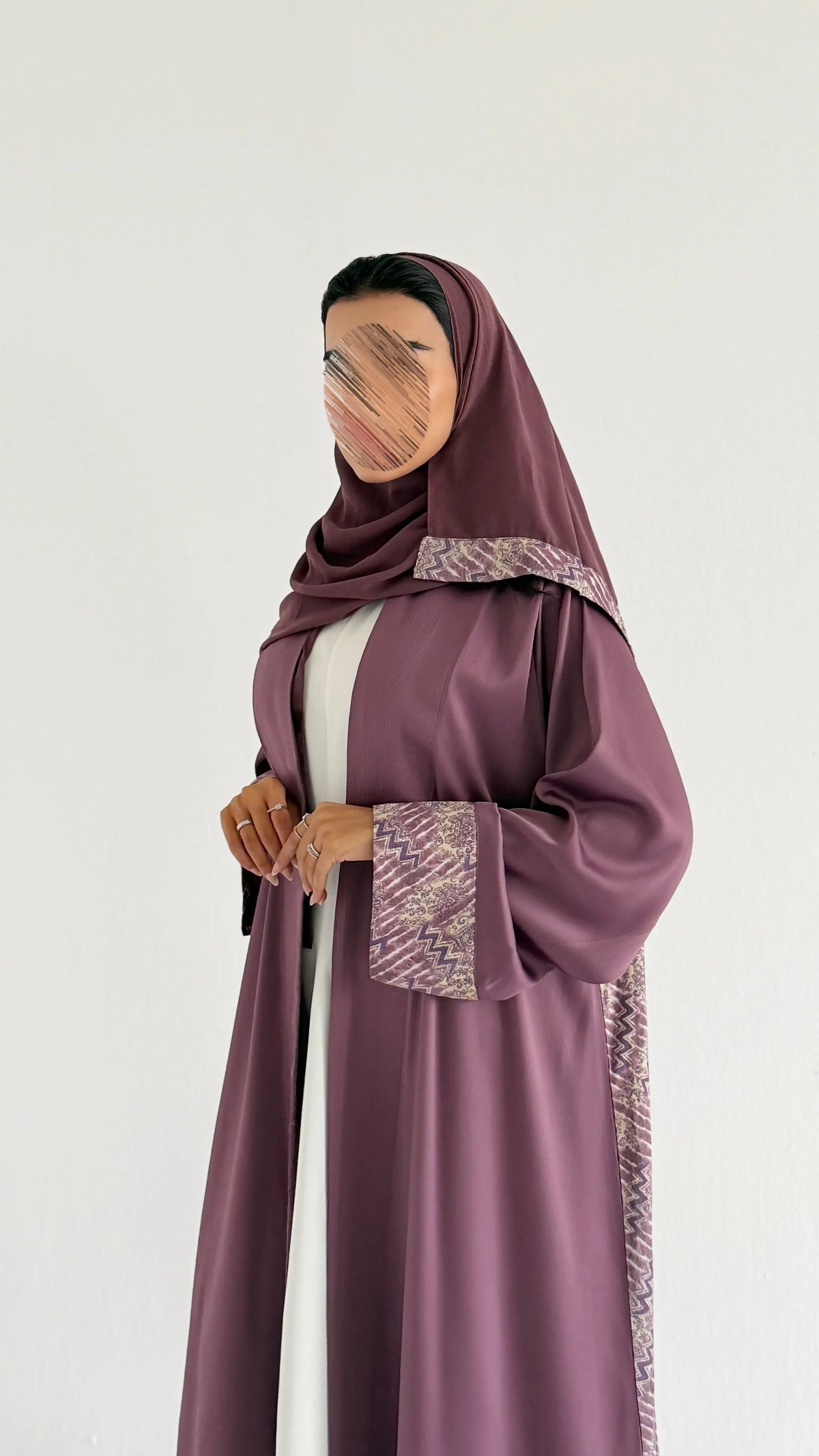 MWT1283 - عباية بتدخيلة مطبوعة بالأكمام والخلف | Printed Insert Abaya - Aya